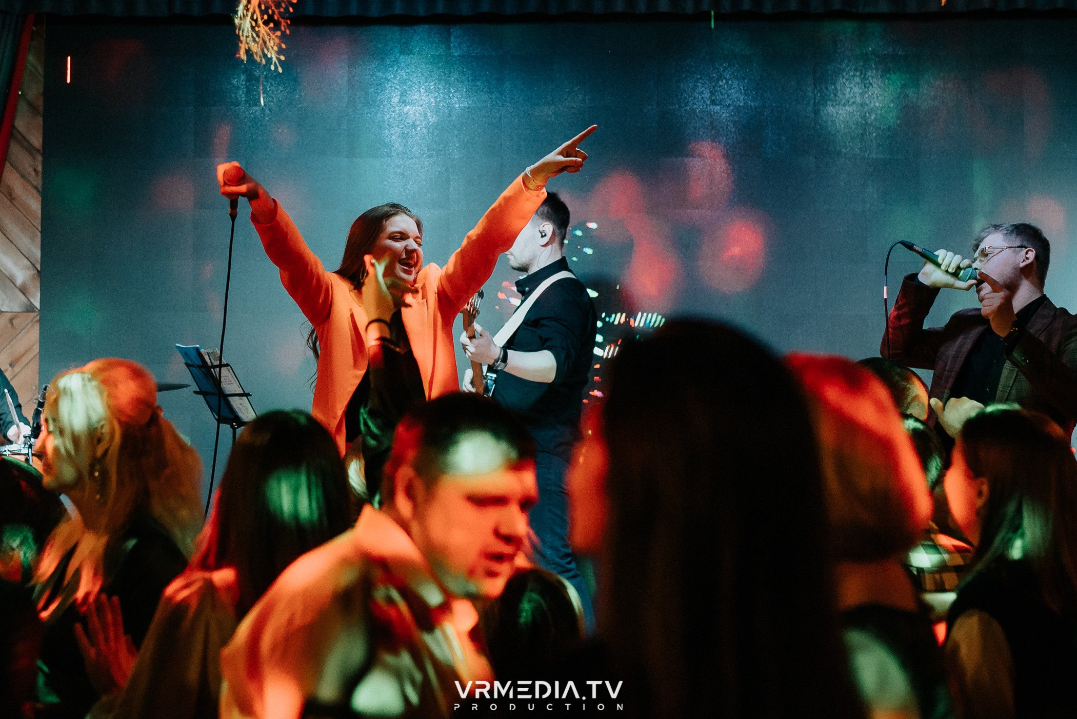 Жаркий новогодний корпоратив в гриль-баре «Жара»