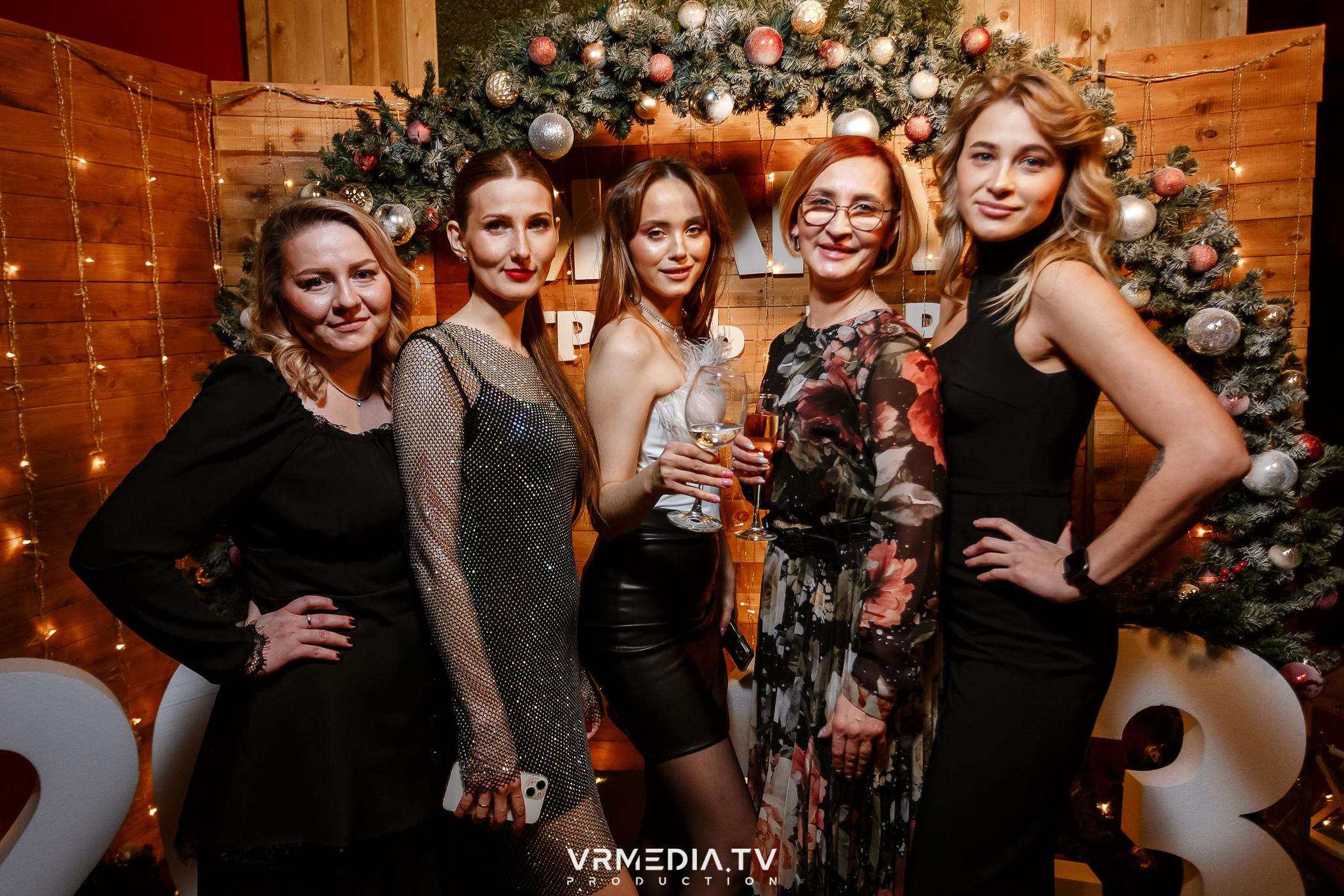 Жаркий новогодний корпоратив в гриль-баре «Жара»