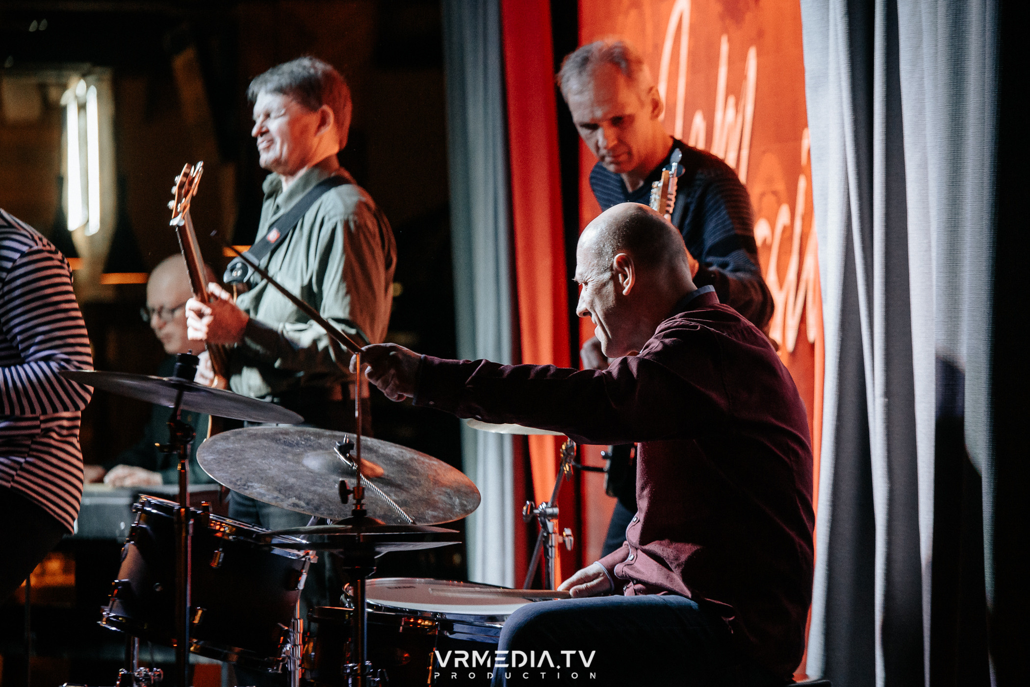 Джазовая среда: Джаз Замечательных Людей (Новосибирск)