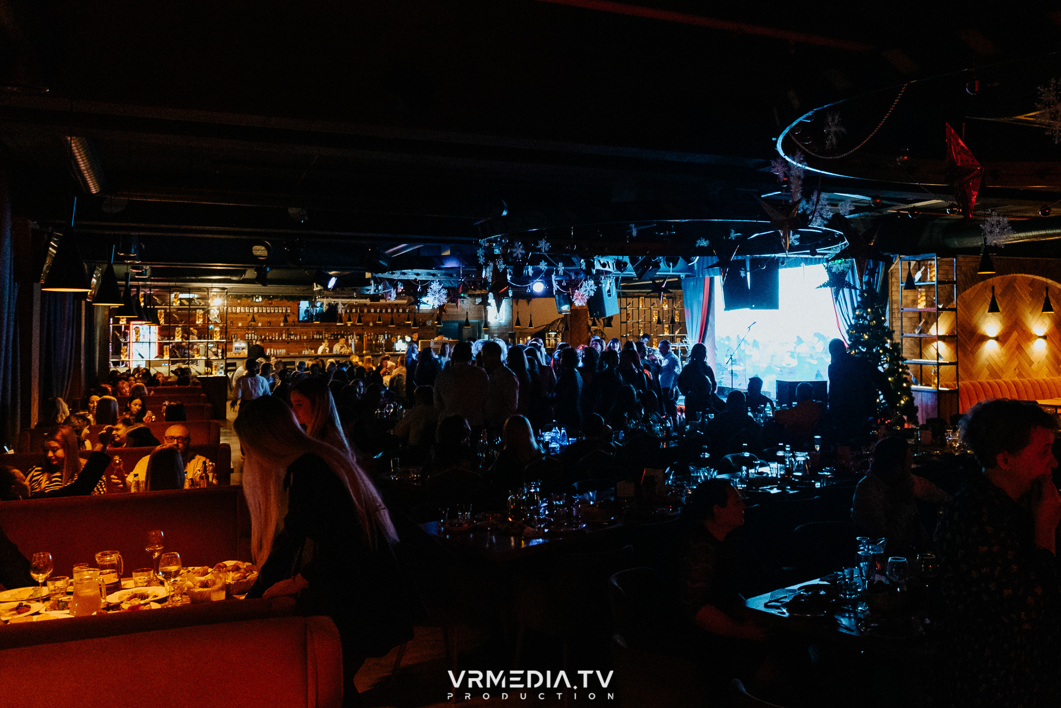 Жаркий новогодний корпоратив в гриль-баре «Жара»