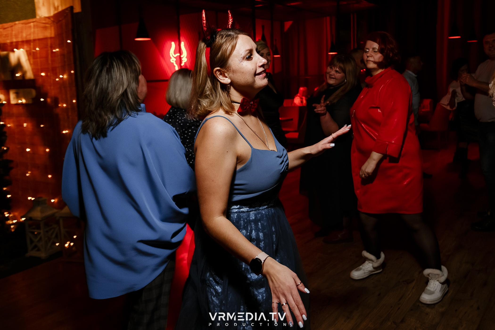 Жаркий новогодний корпоратив в гриль-баре «Жара»