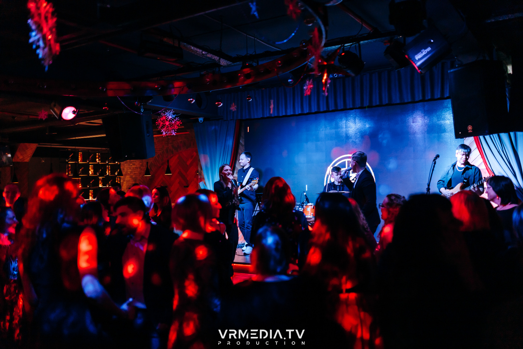 Жаркий новогодний корпоратив в гриль-баре «Жара»