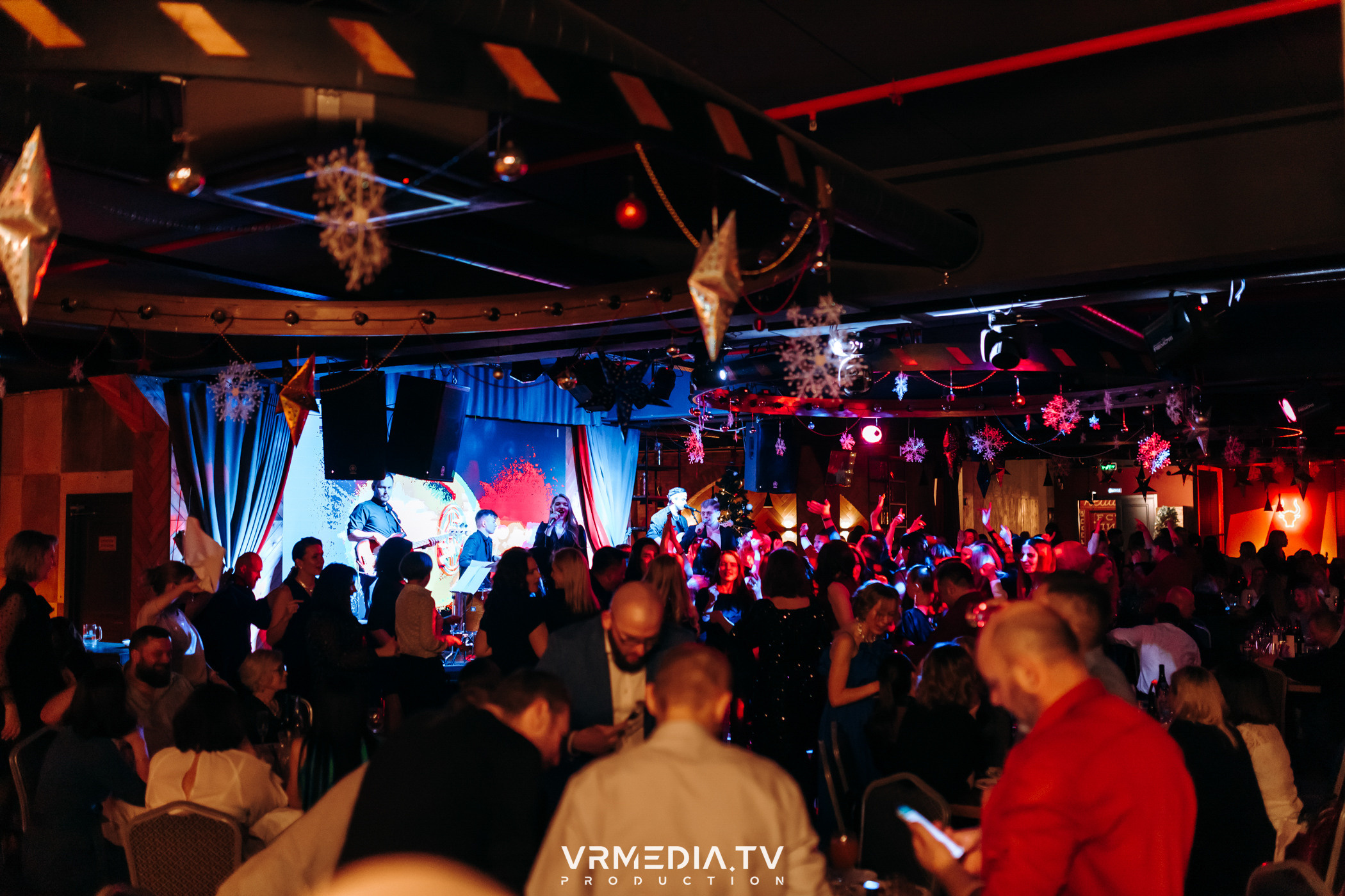 Жаркий новогодний корпоратив в гриль-баре «Жара»