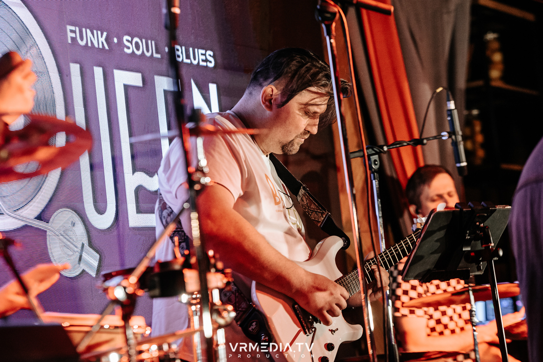 Джазовая среда: BBQueen: Переменная облачность