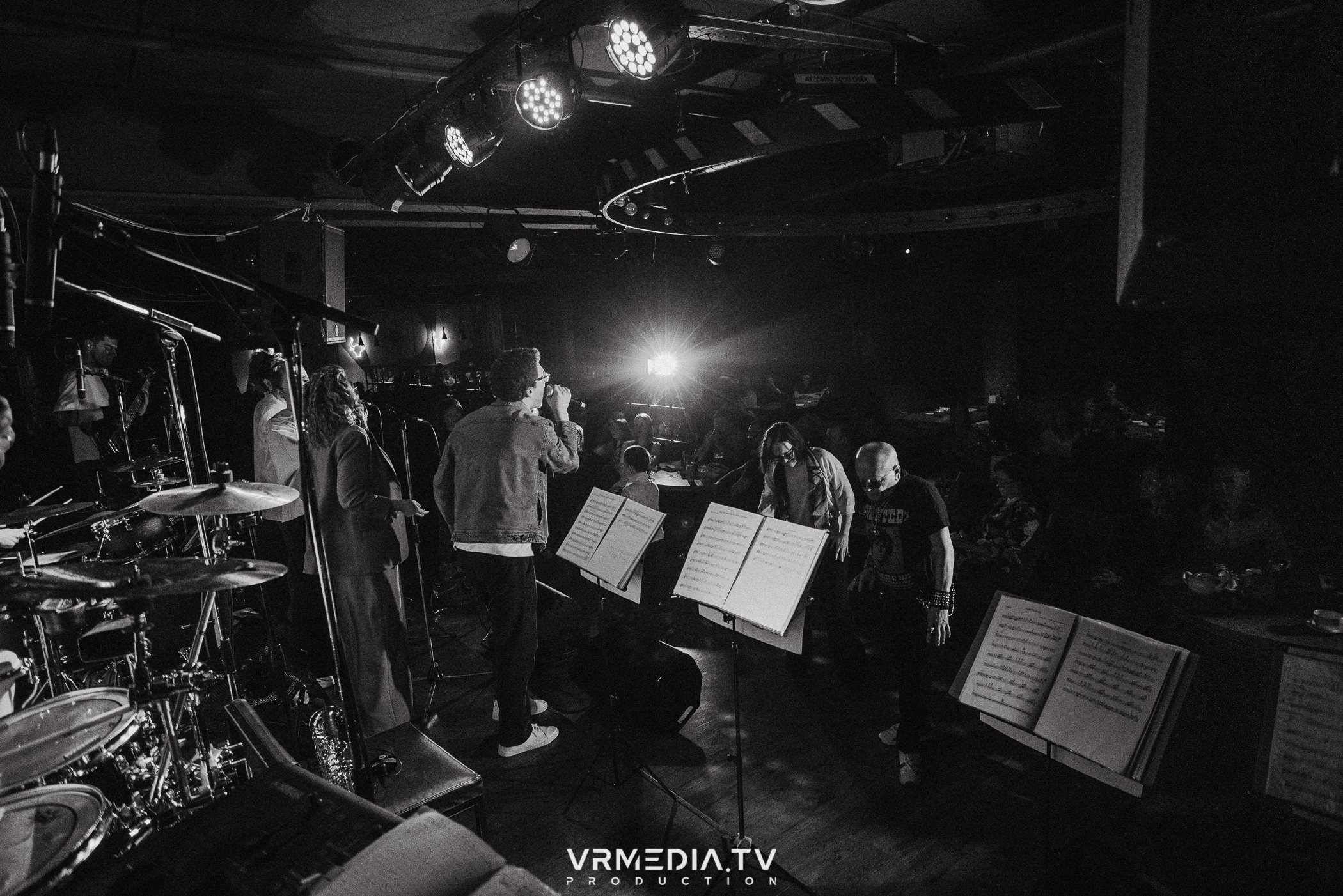 Джазовая среда: BBQueen: Переменная облачность