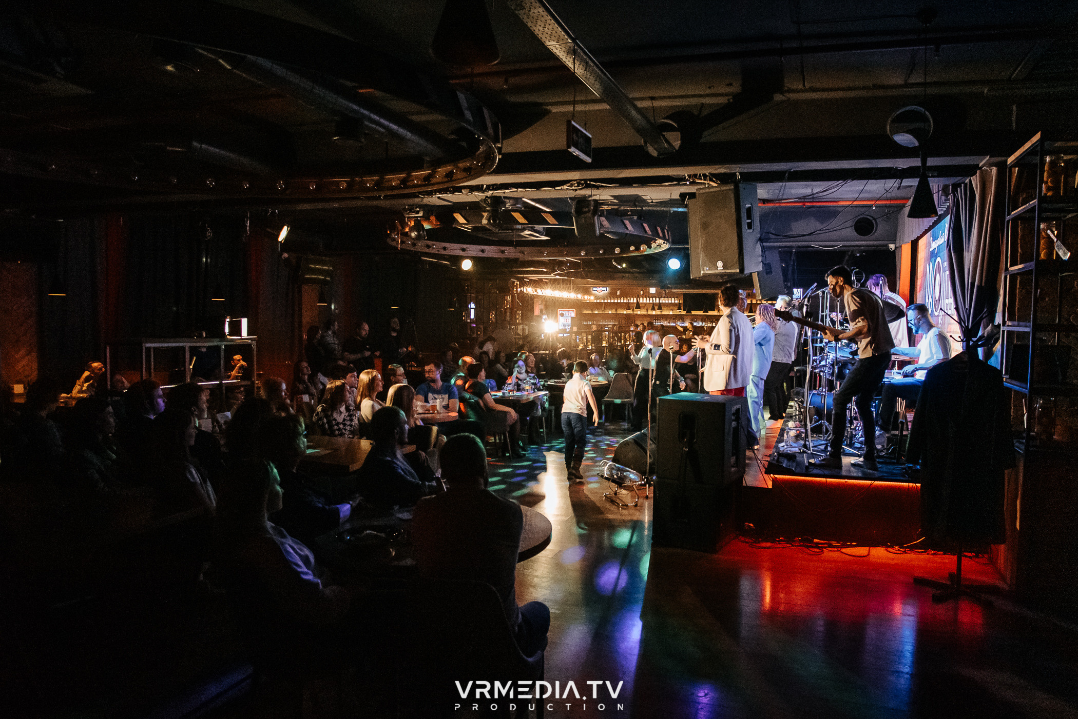 Джазовая среда: BBQueen: Переменная облачность