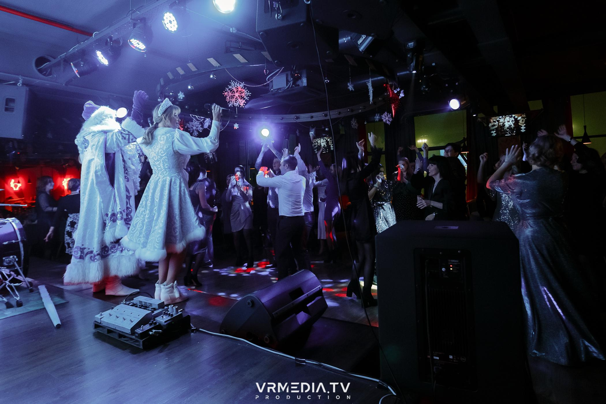 Жаркий новогодний корпоратив в гриль-баре «Жара»