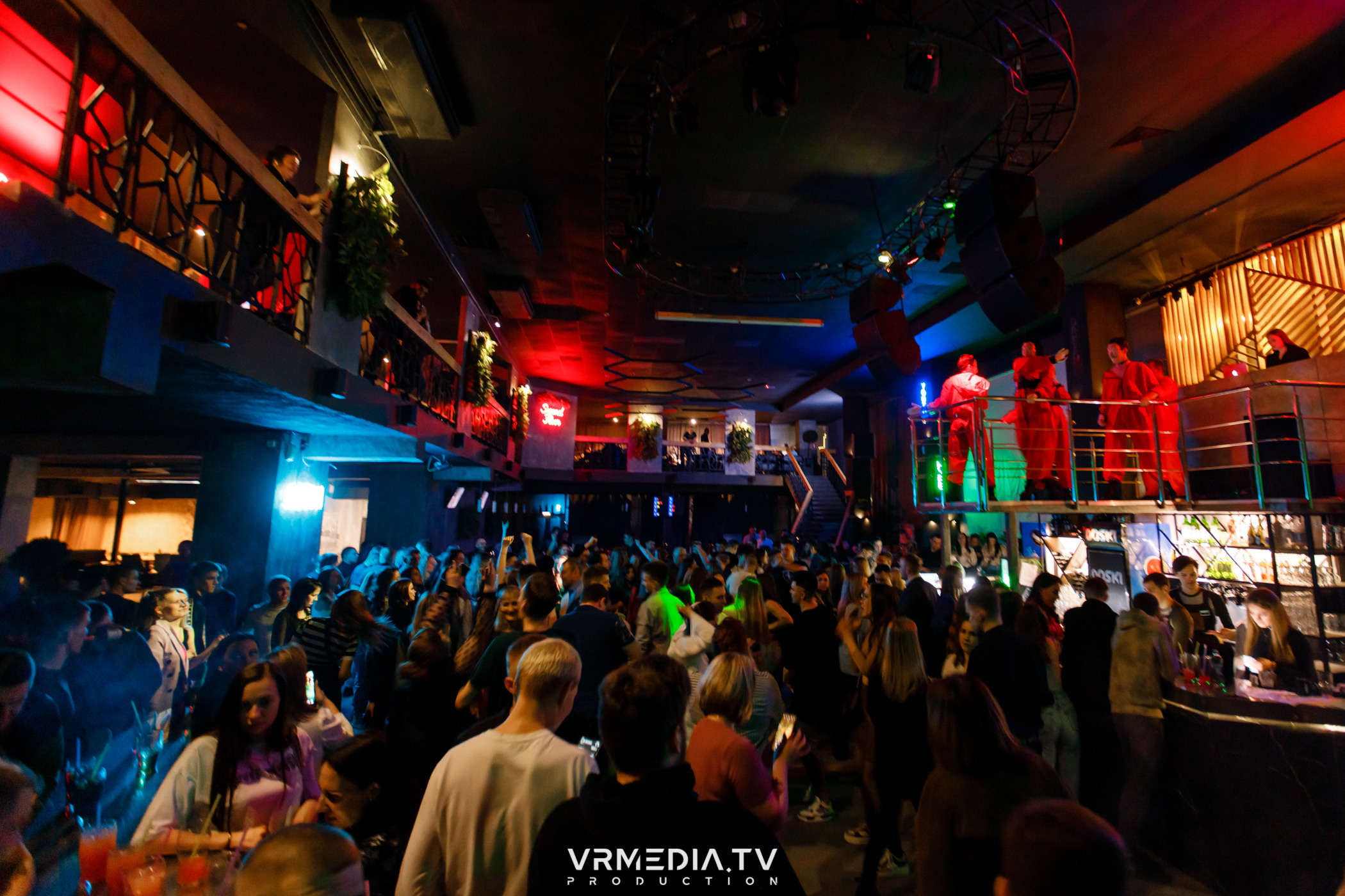 Выходные в баре «DOSKI»