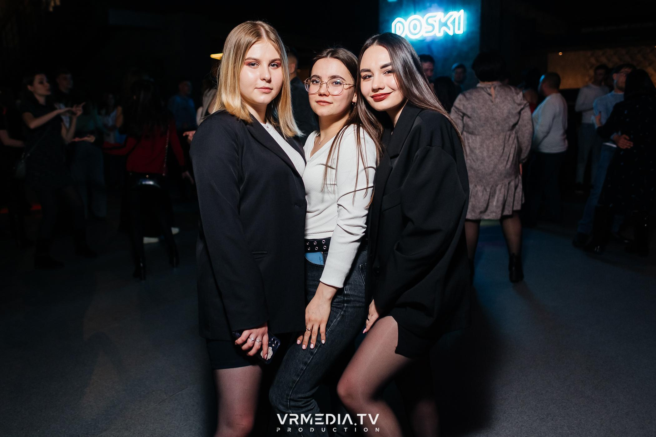 Выходные в баре «DOSKI»