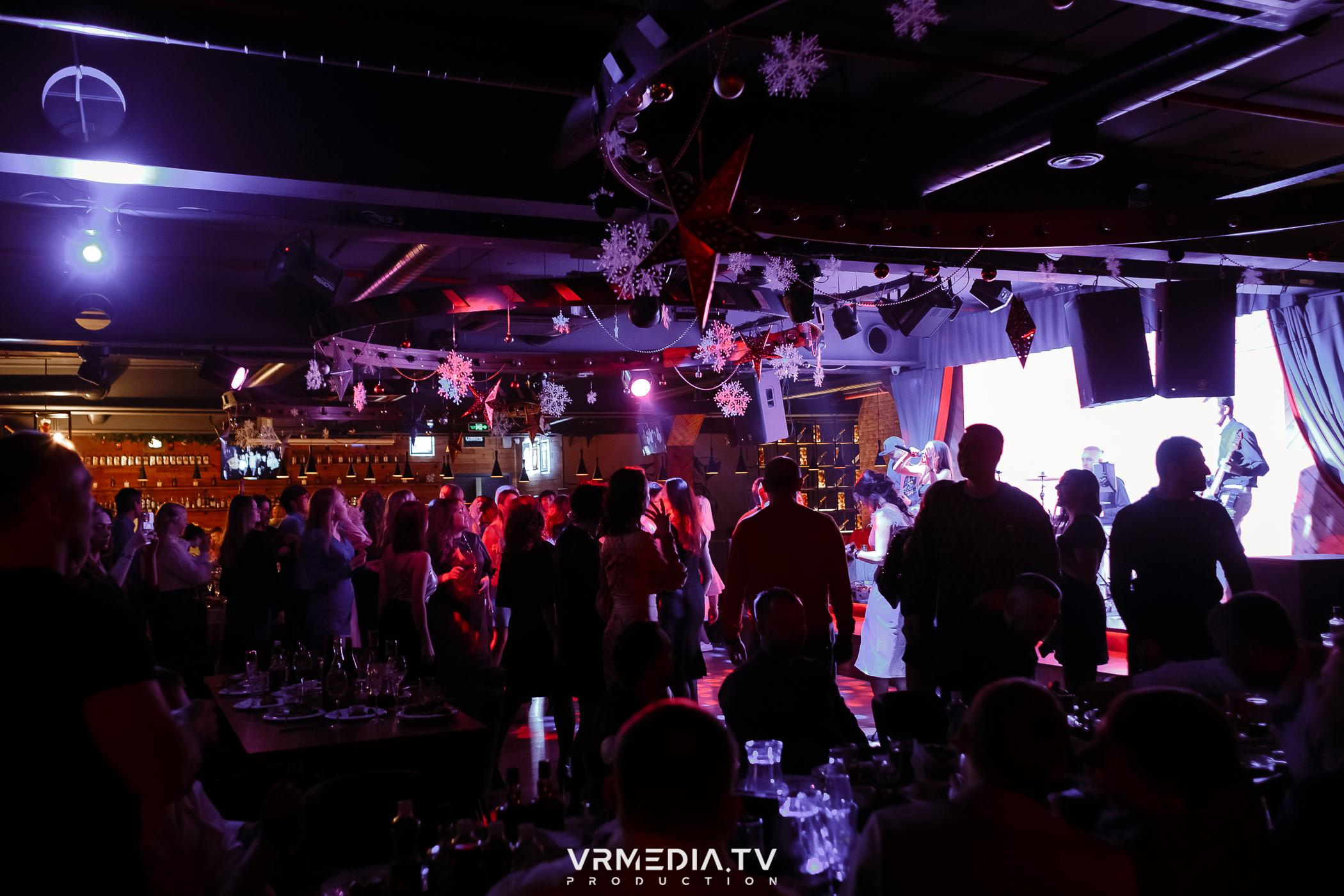 Жаркий новогодний корпоратив в гриль-баре «Жара»