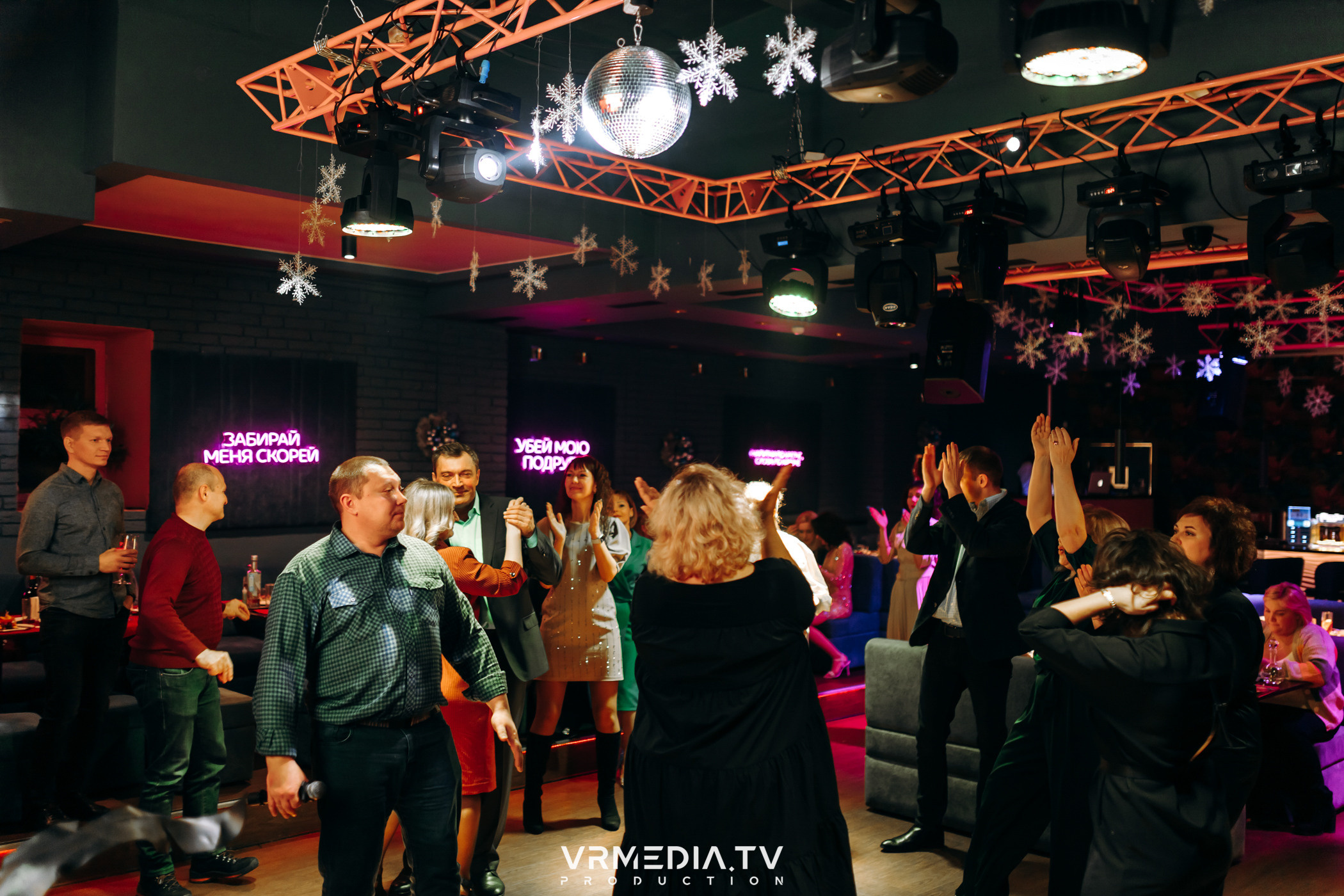 Новогодние корпоративы в караоке-баре «Опера»