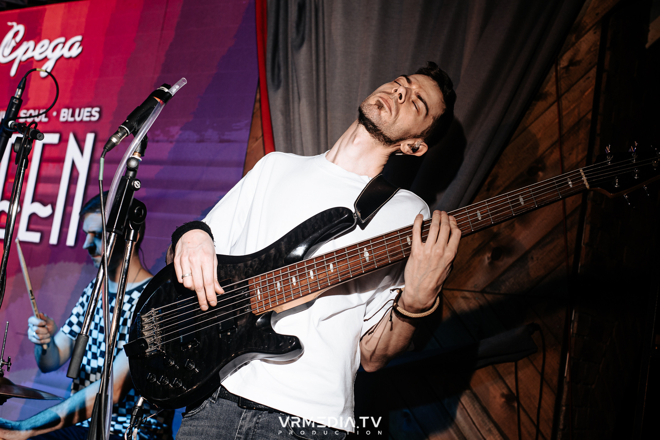 Джазовая среда: BBQueen: Переменная облачность