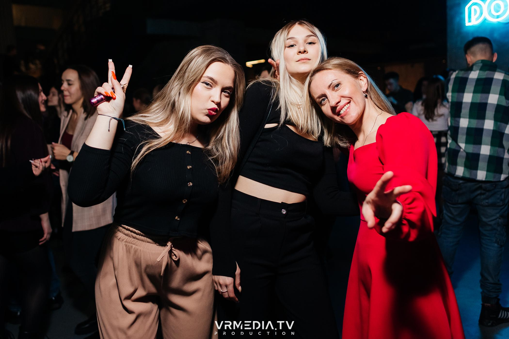 Выходные в баре «DOSKI»