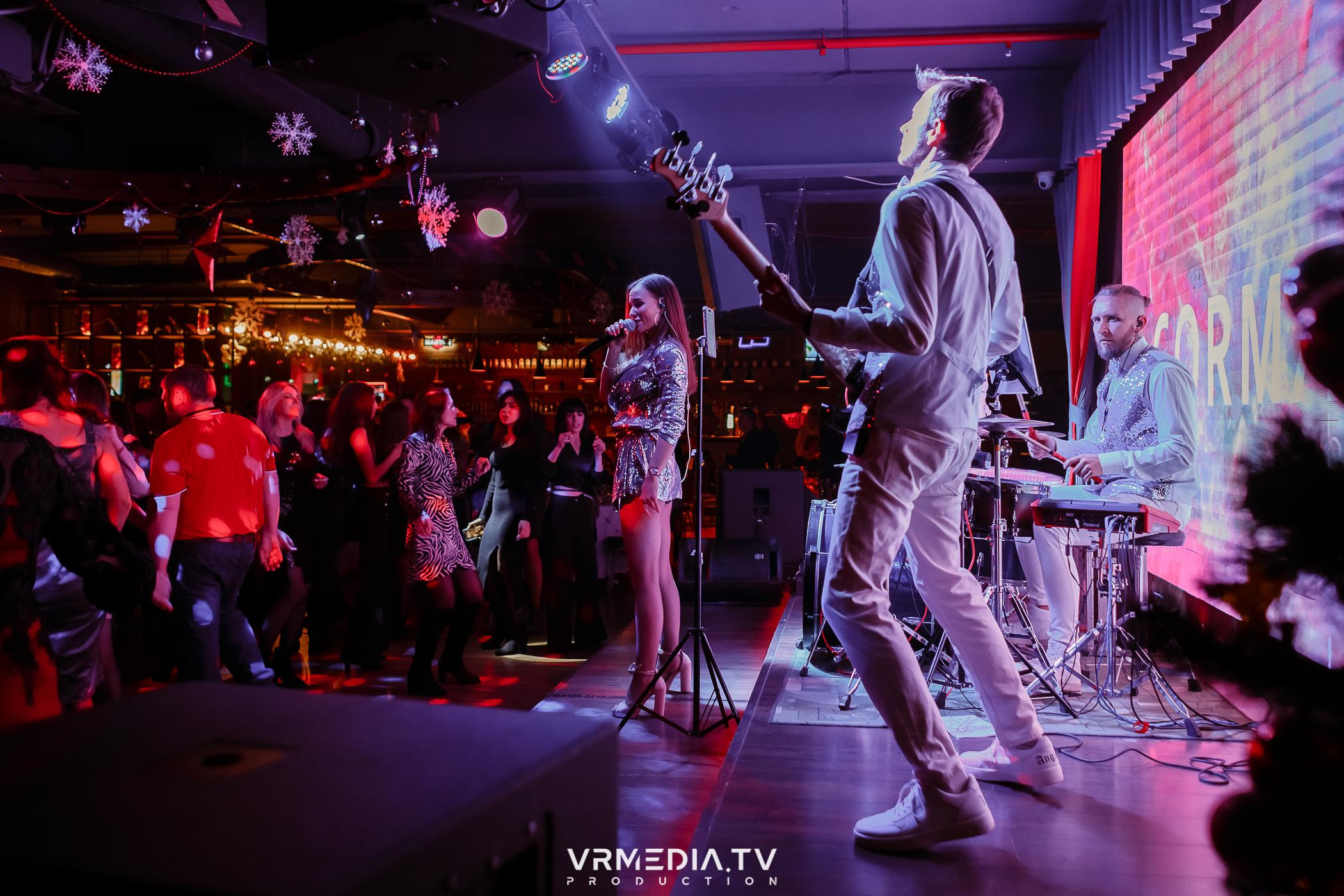 Жаркий новогодний корпоратив в гриль-баре «Жара»