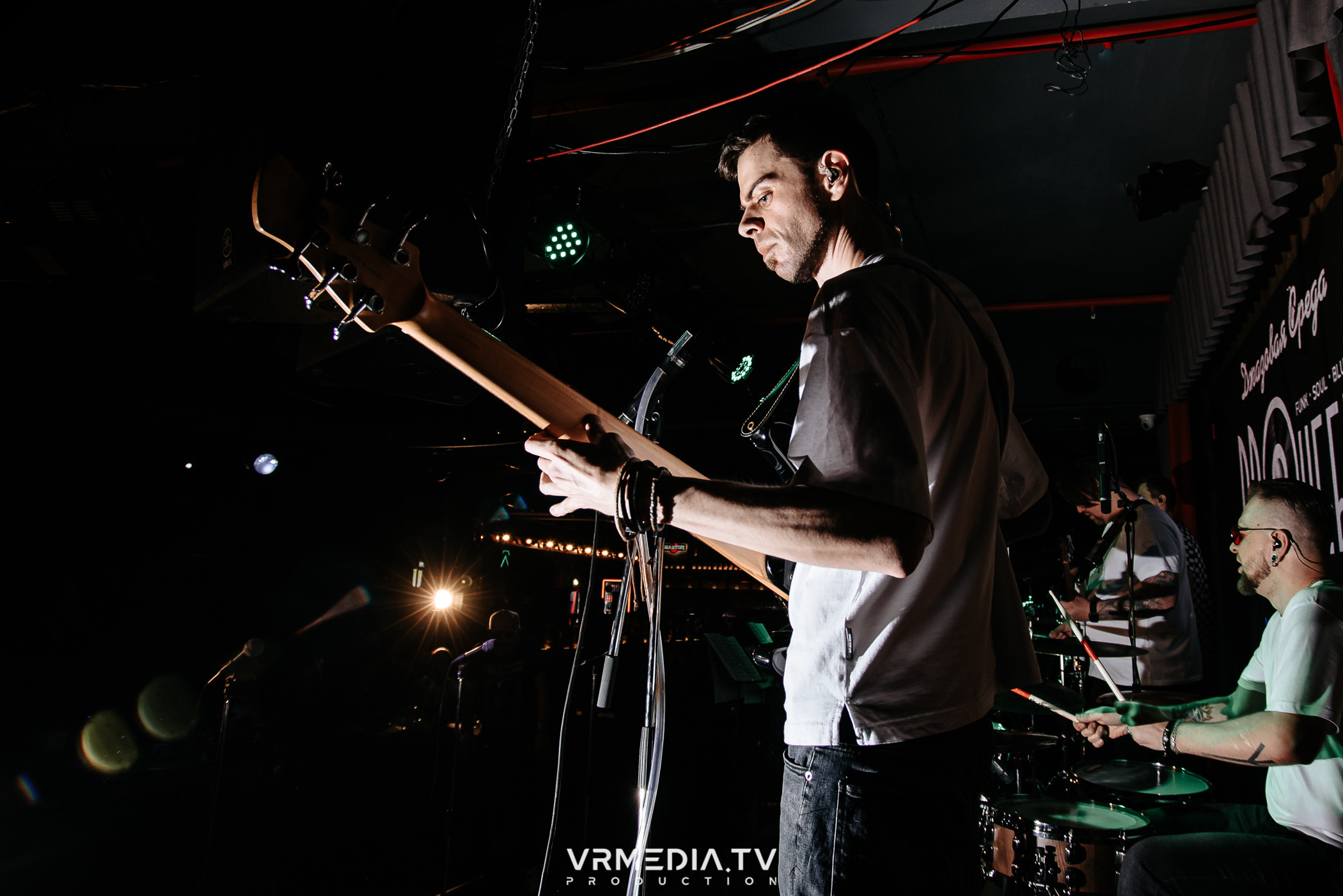 Джазовая среда: BBQueen: Переменная облачность