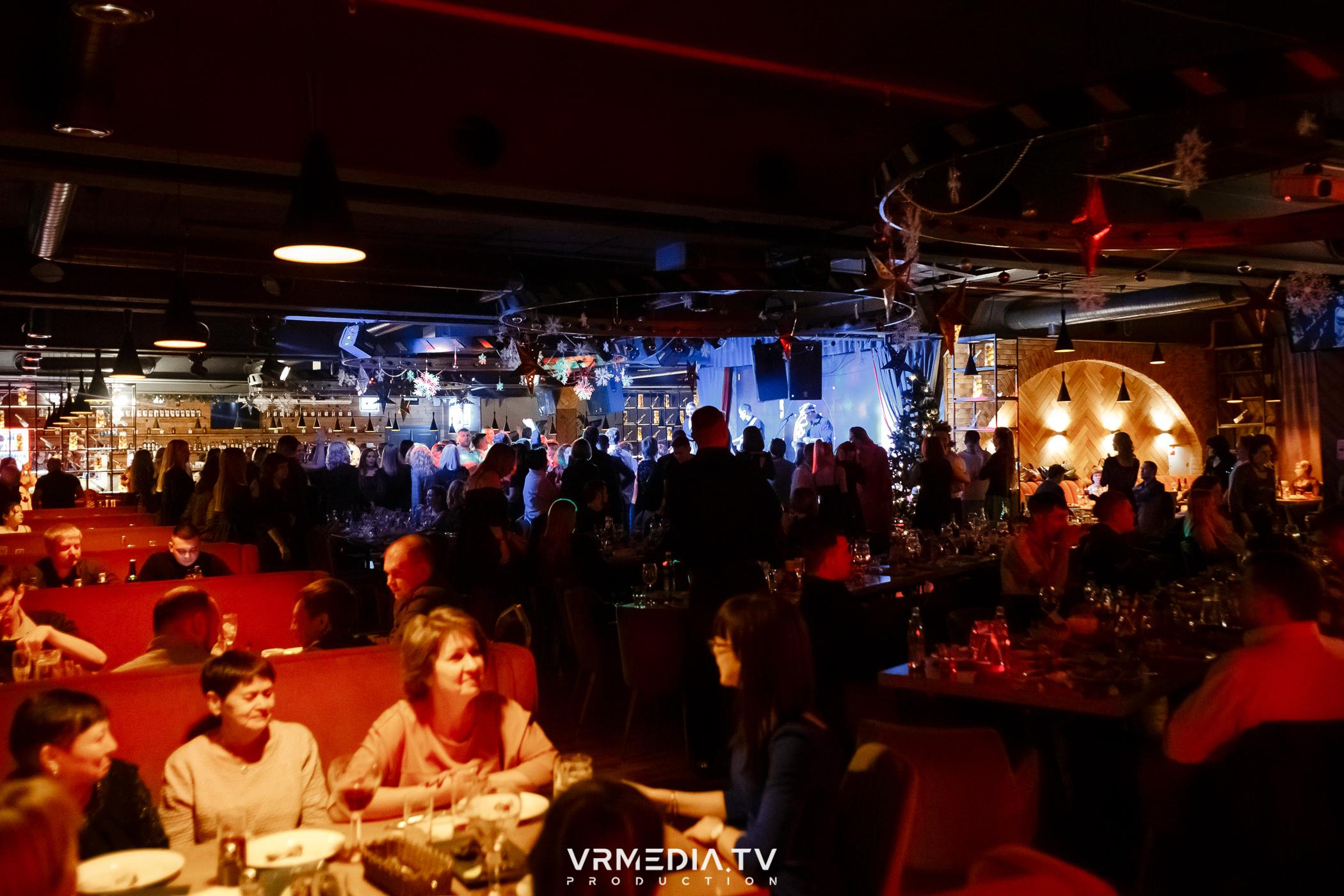 Жаркий новогодний корпоратив в гриль-баре «Жара»