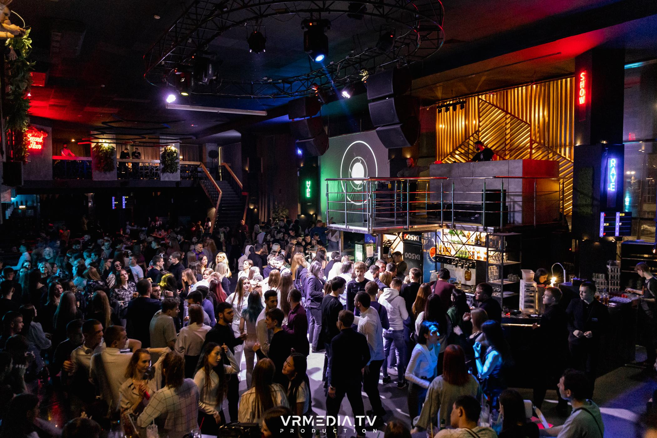 Выходные в баре «DOSKI»