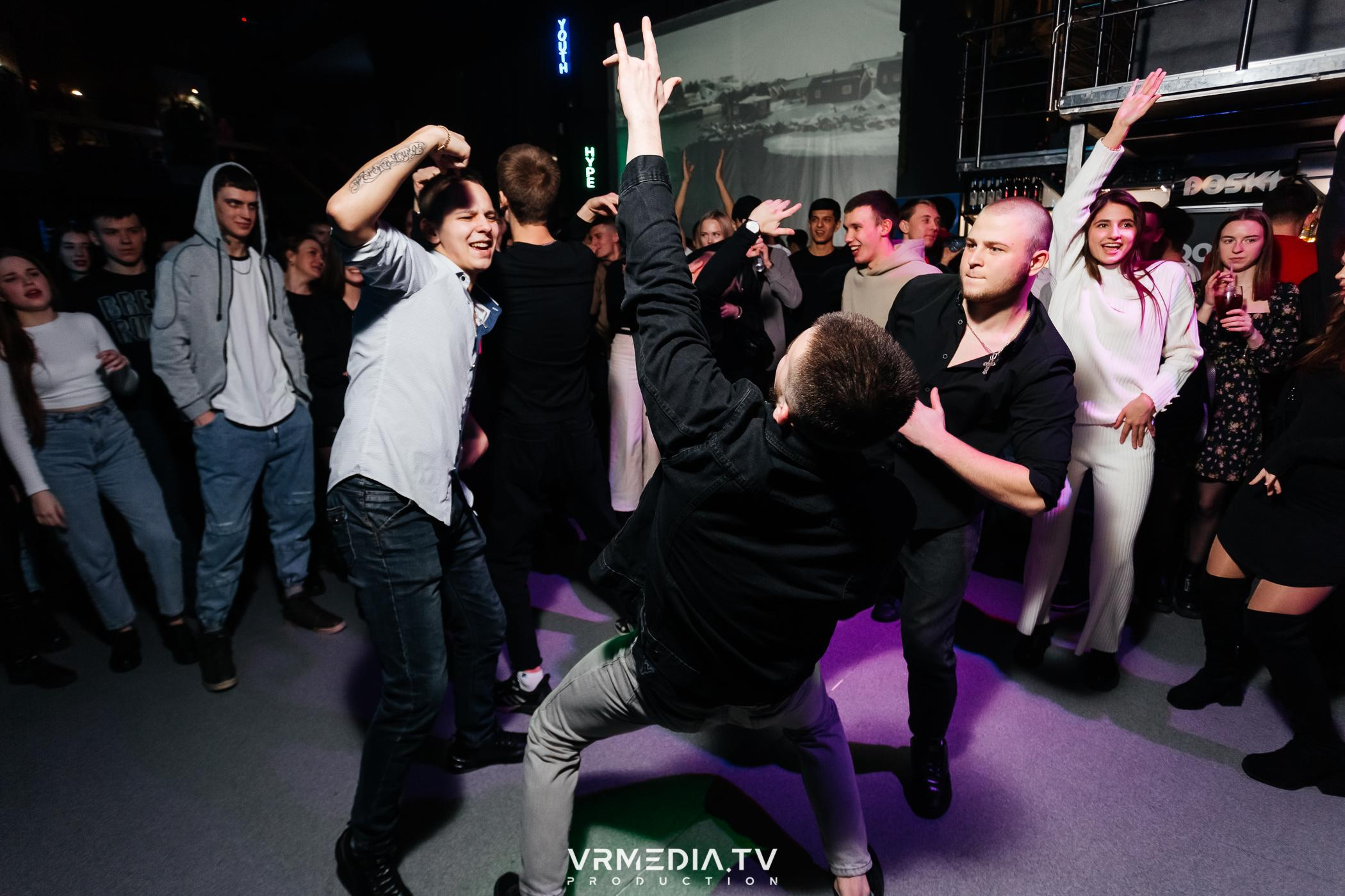 Выходные в баре «DOSKI»