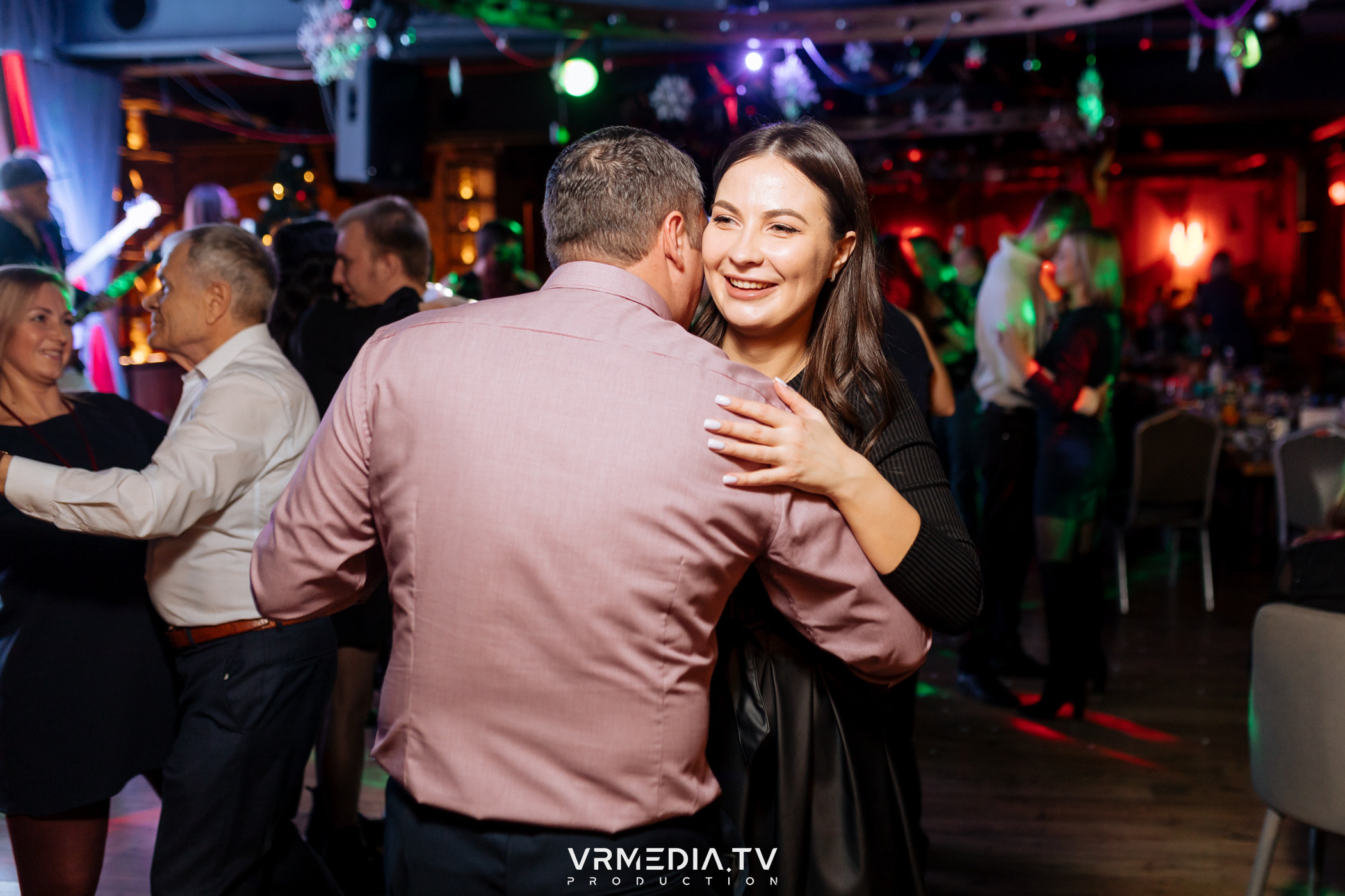 Жаркий новогодний корпоратив в гриль-баре «Жара»