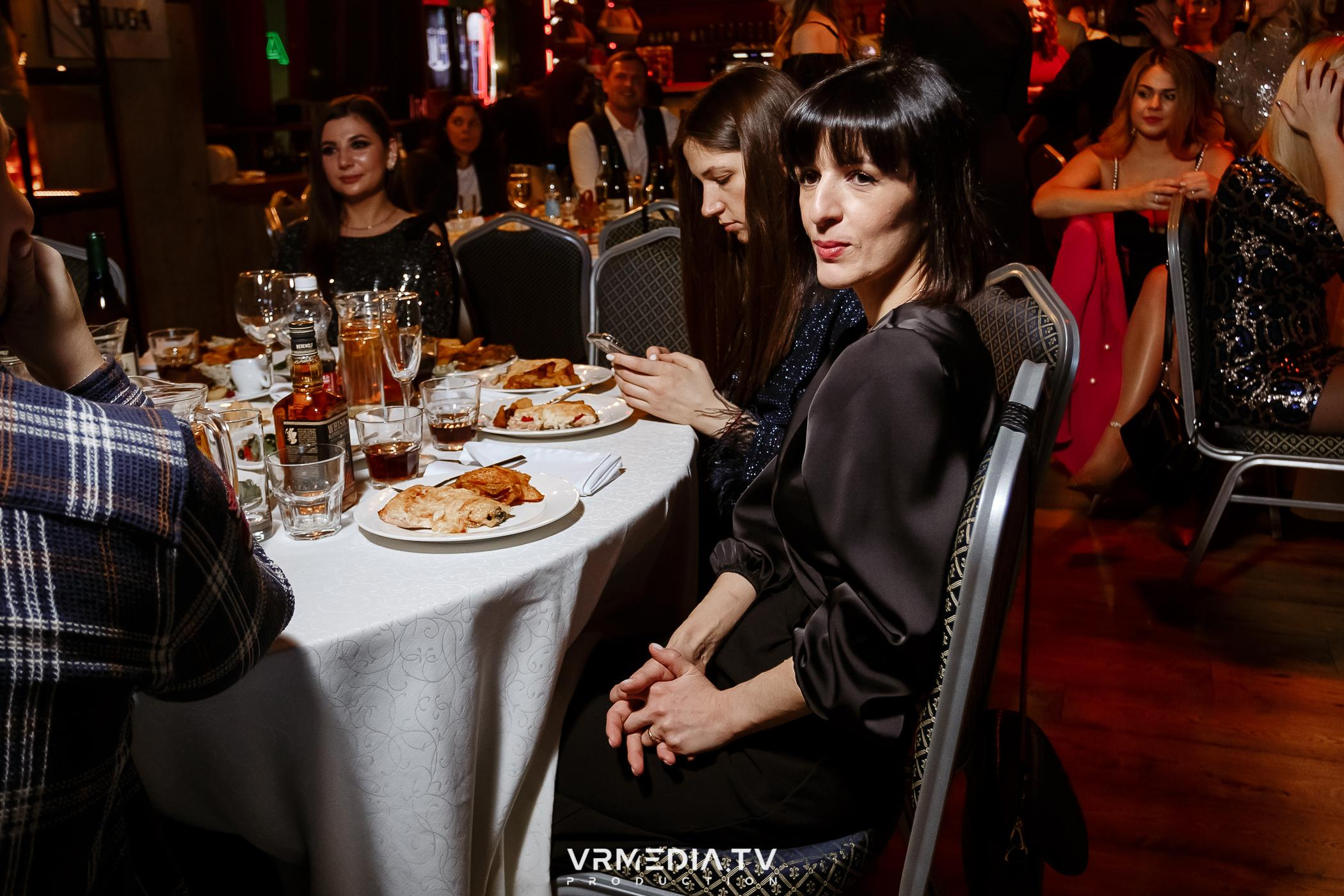 Жаркий новогодний корпоратив в гриль-баре «Жара»