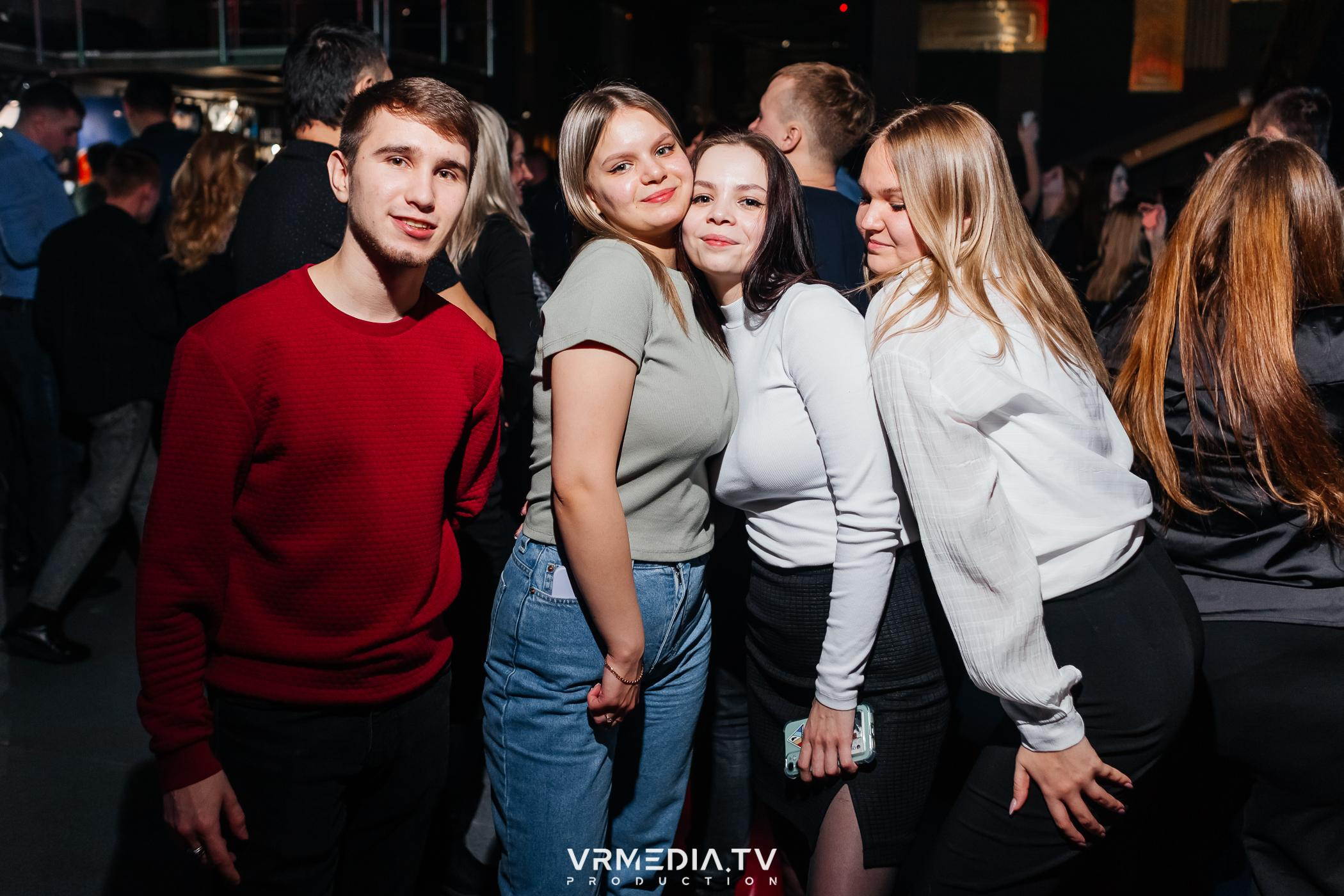 Выходные в баре «DOSKI»