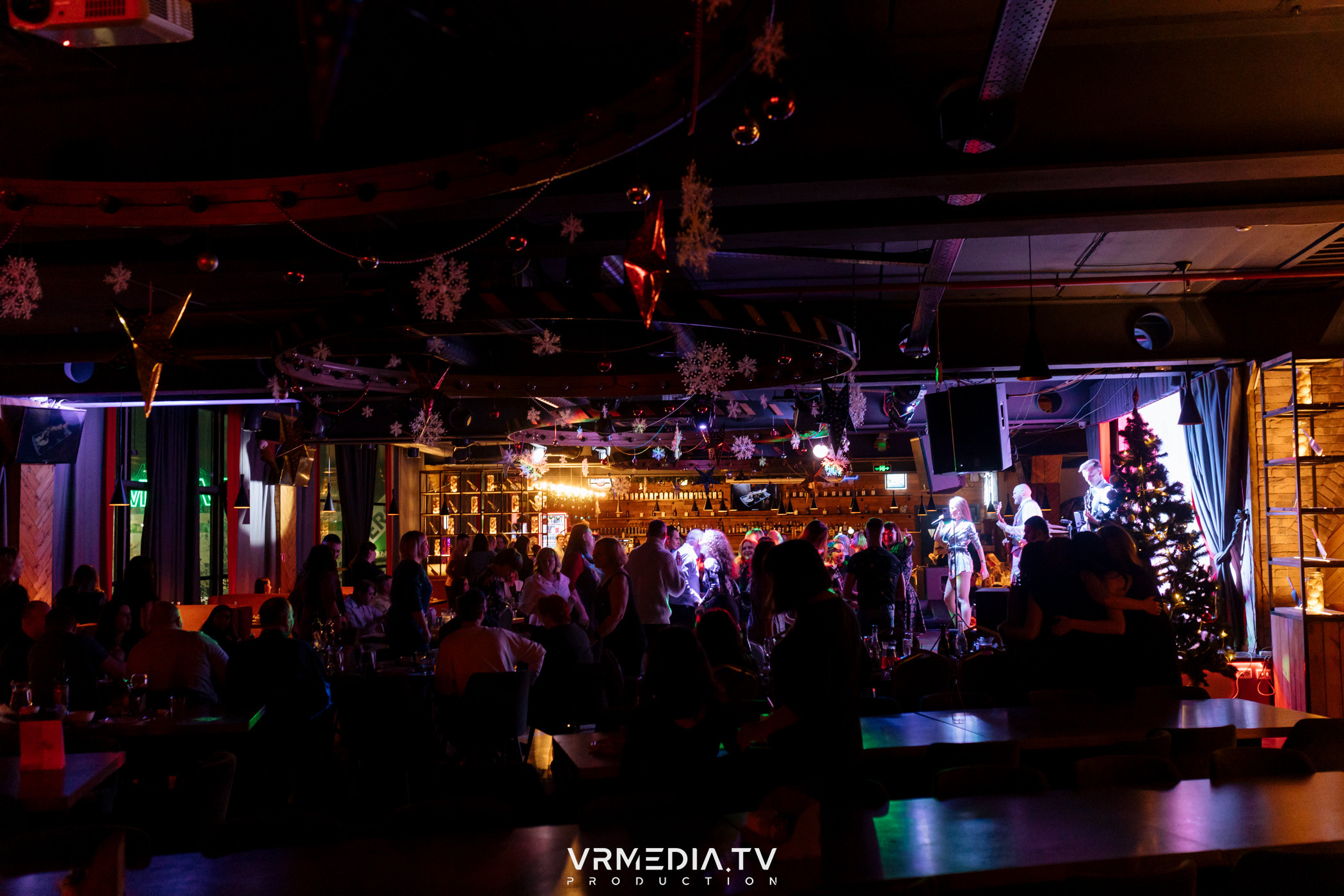 Жаркий новогодний корпоратив в гриль-баре «Жара»