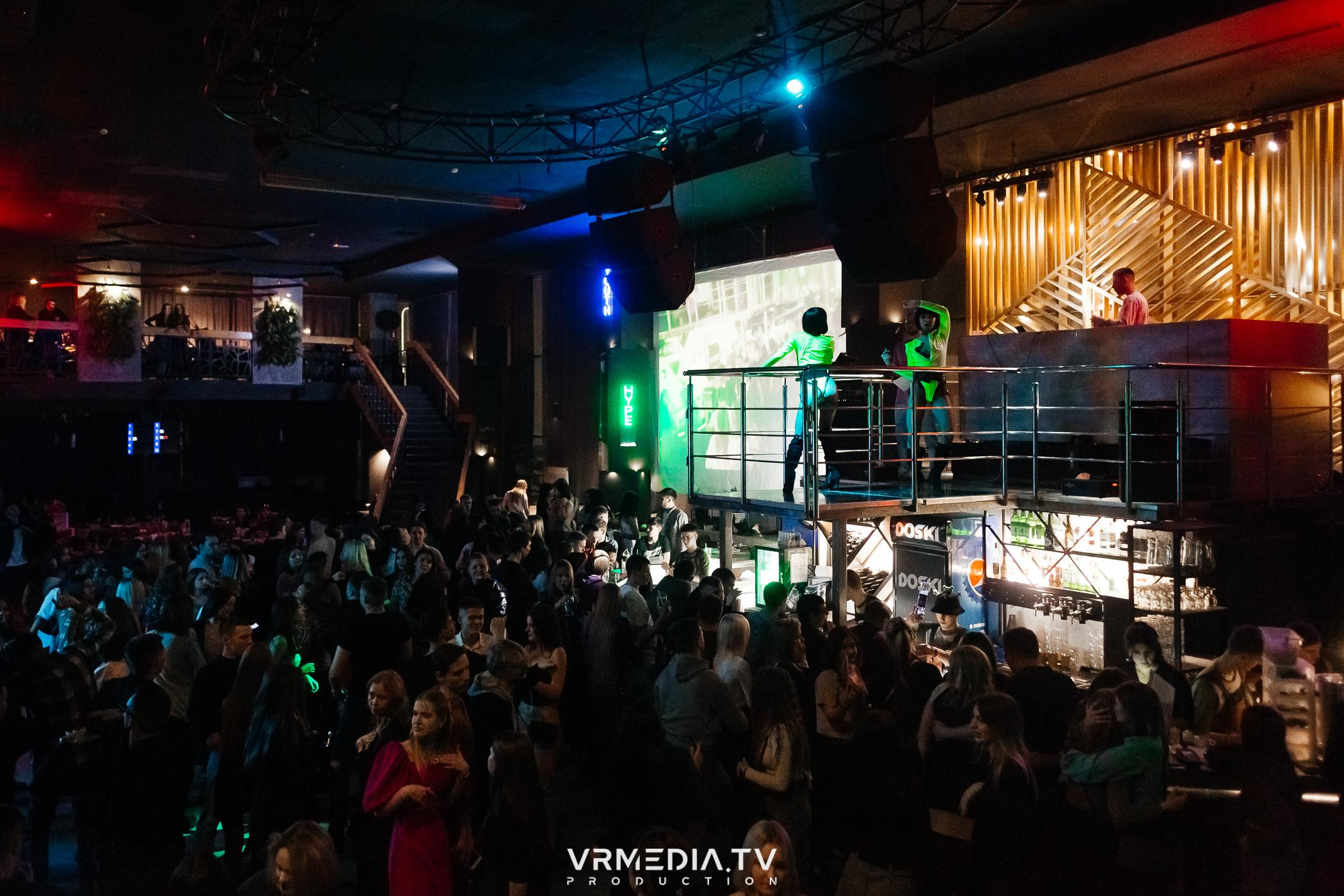 Выходные в баре «DOSKI»