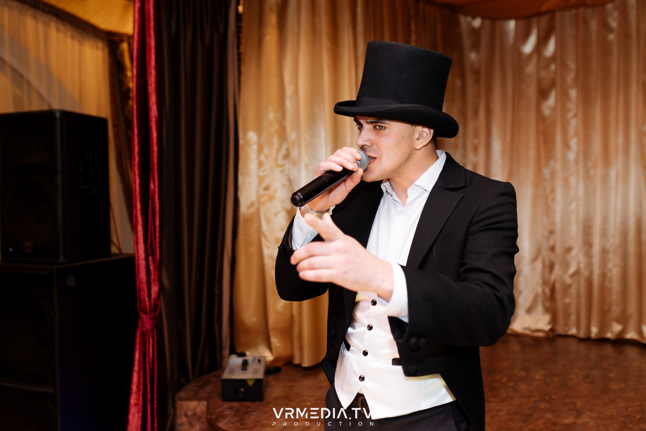 «Новогодний Мюзикл» в ресторане «Лазурный Берег»