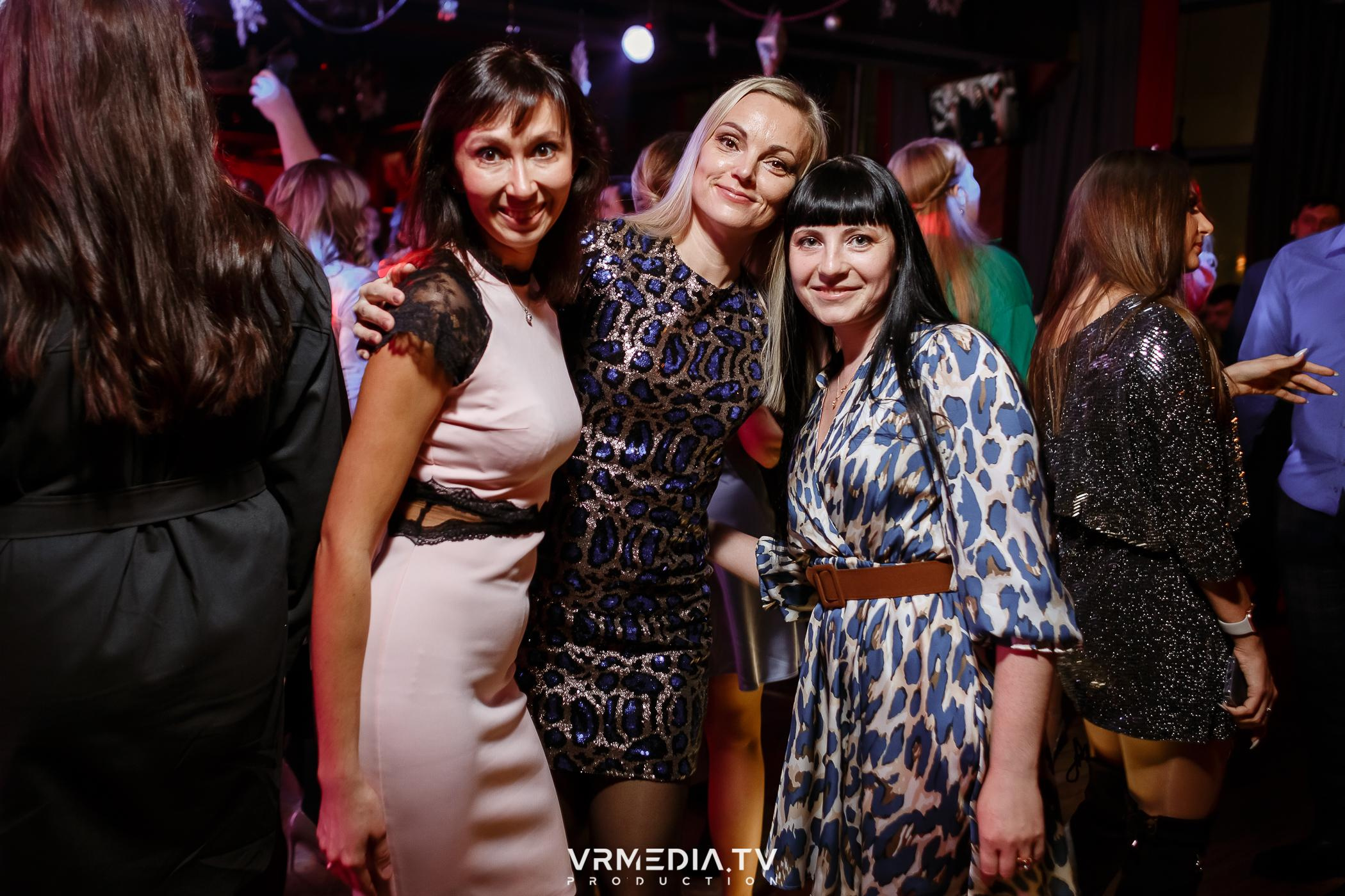 Жаркий новогодний корпоратив в гриль-баре «Жара»