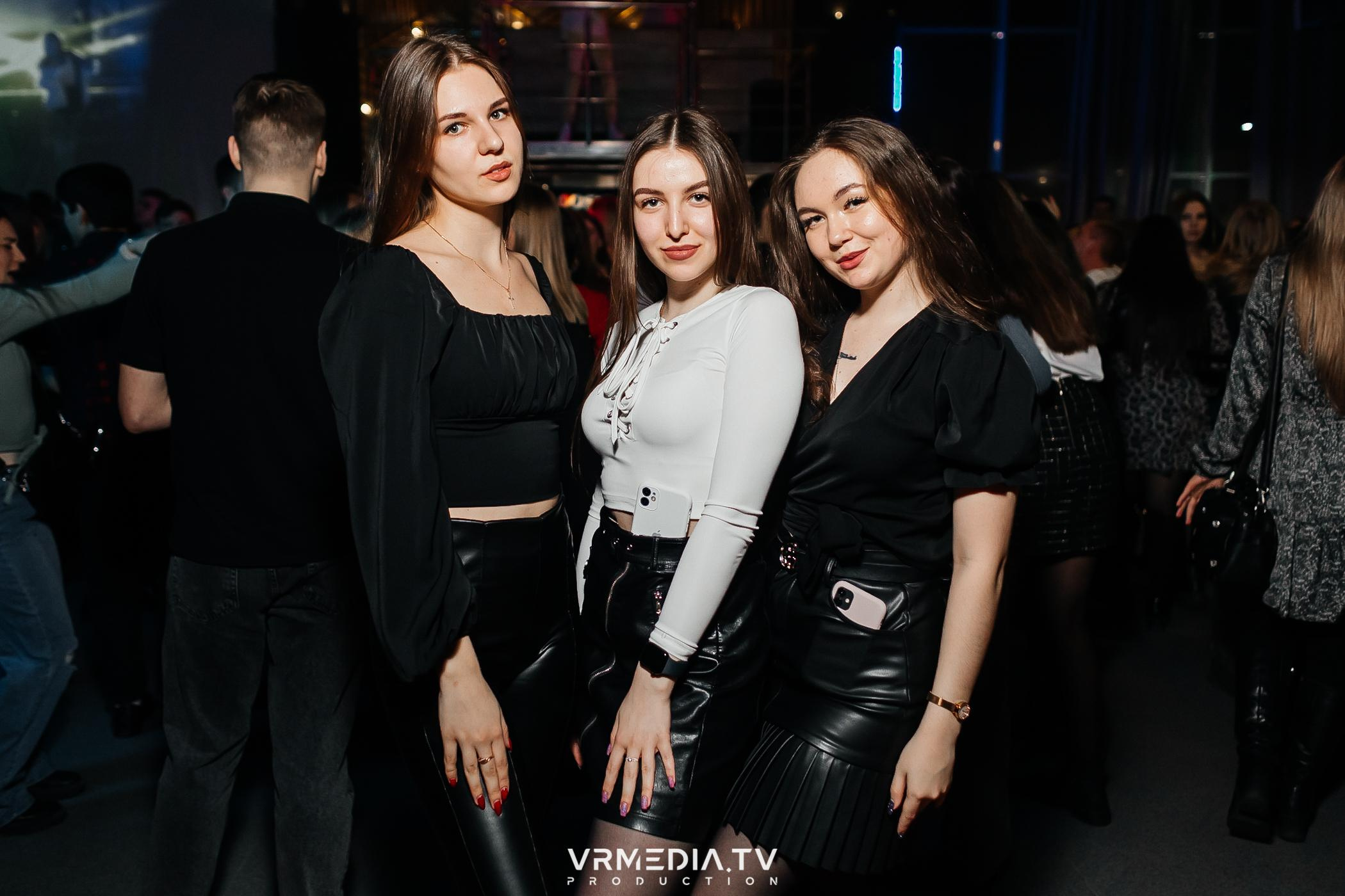 Выходные в баре «DOSKI»