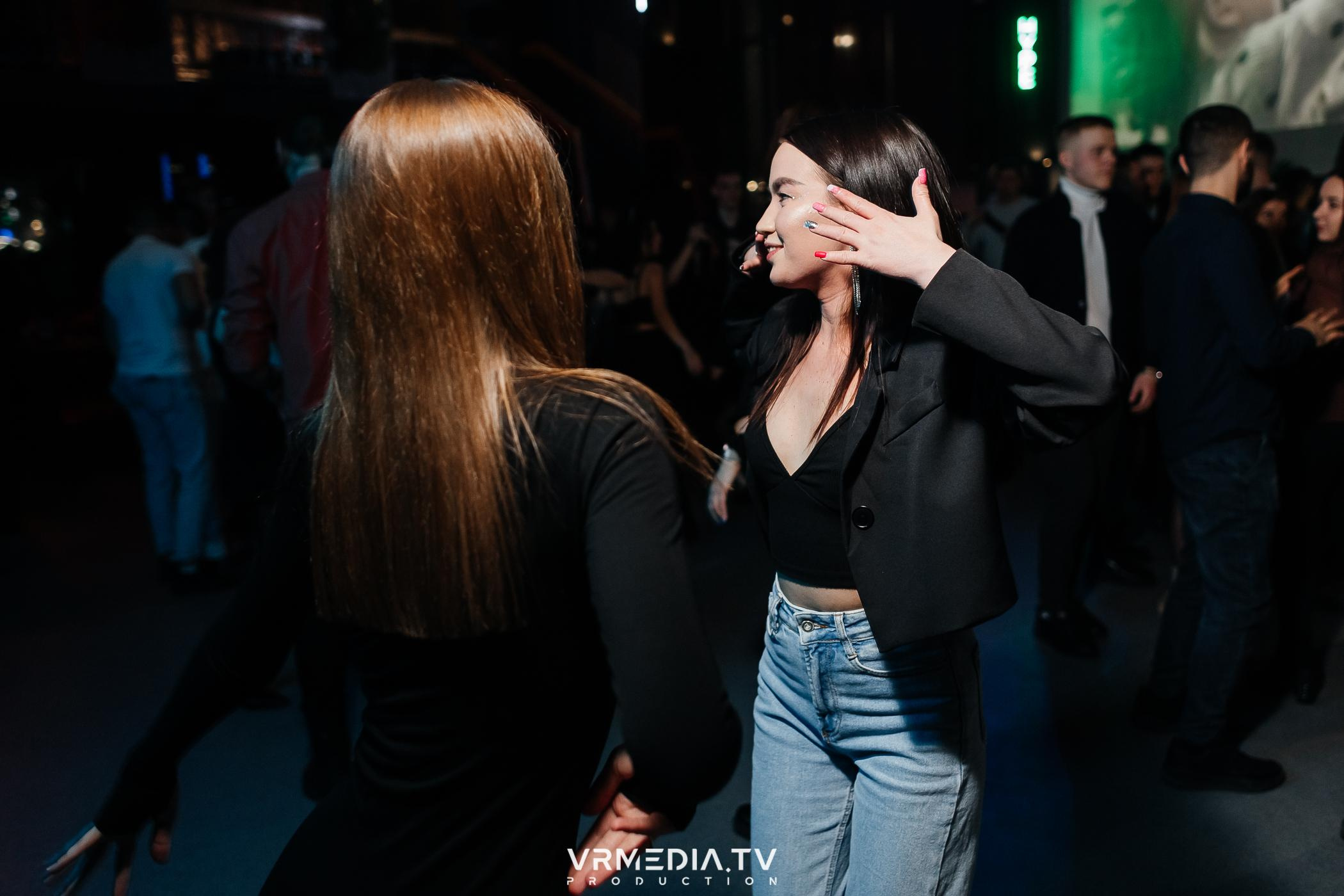 Выходные в баре «DOSKI»