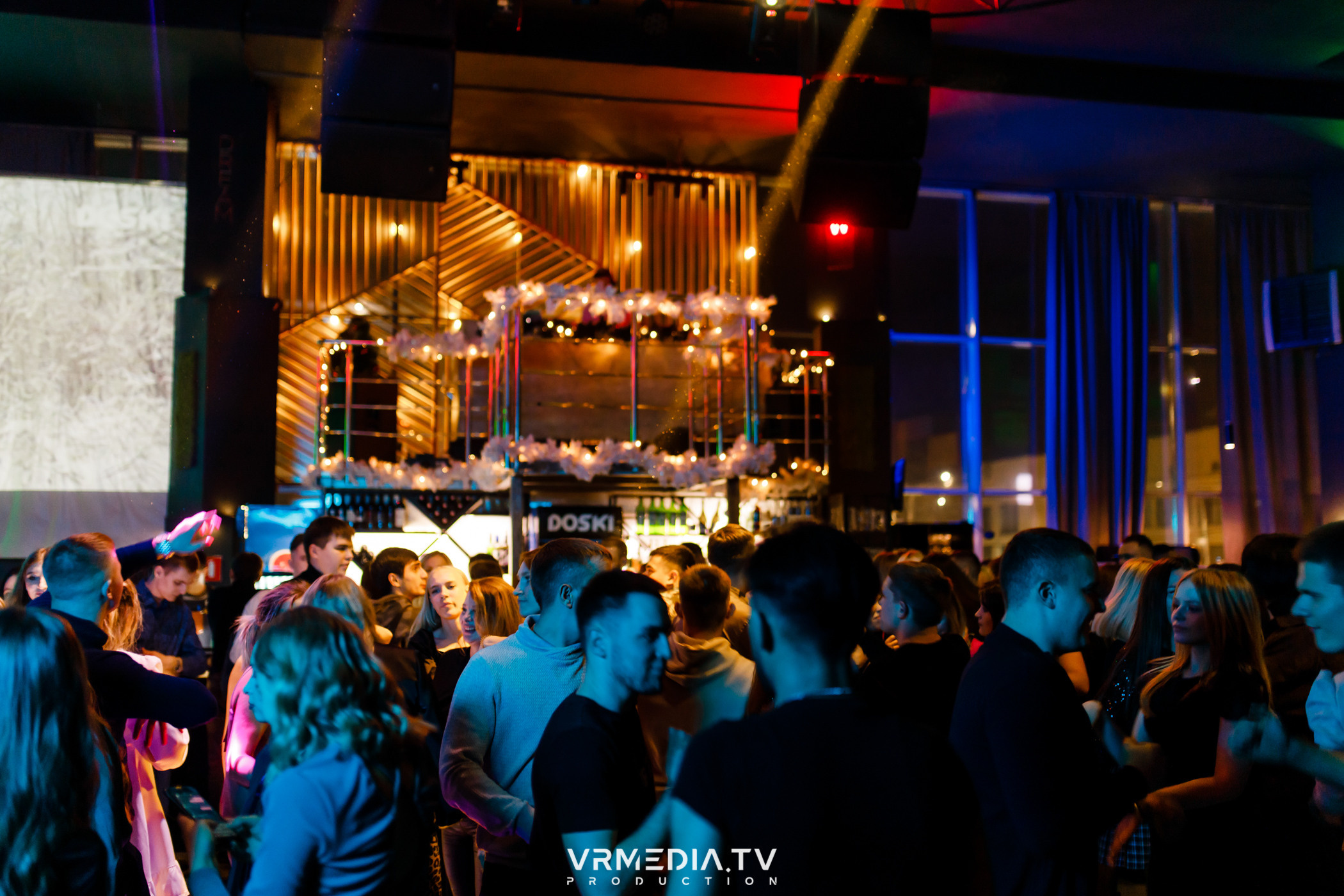 Выходные в баре «DOSKI»