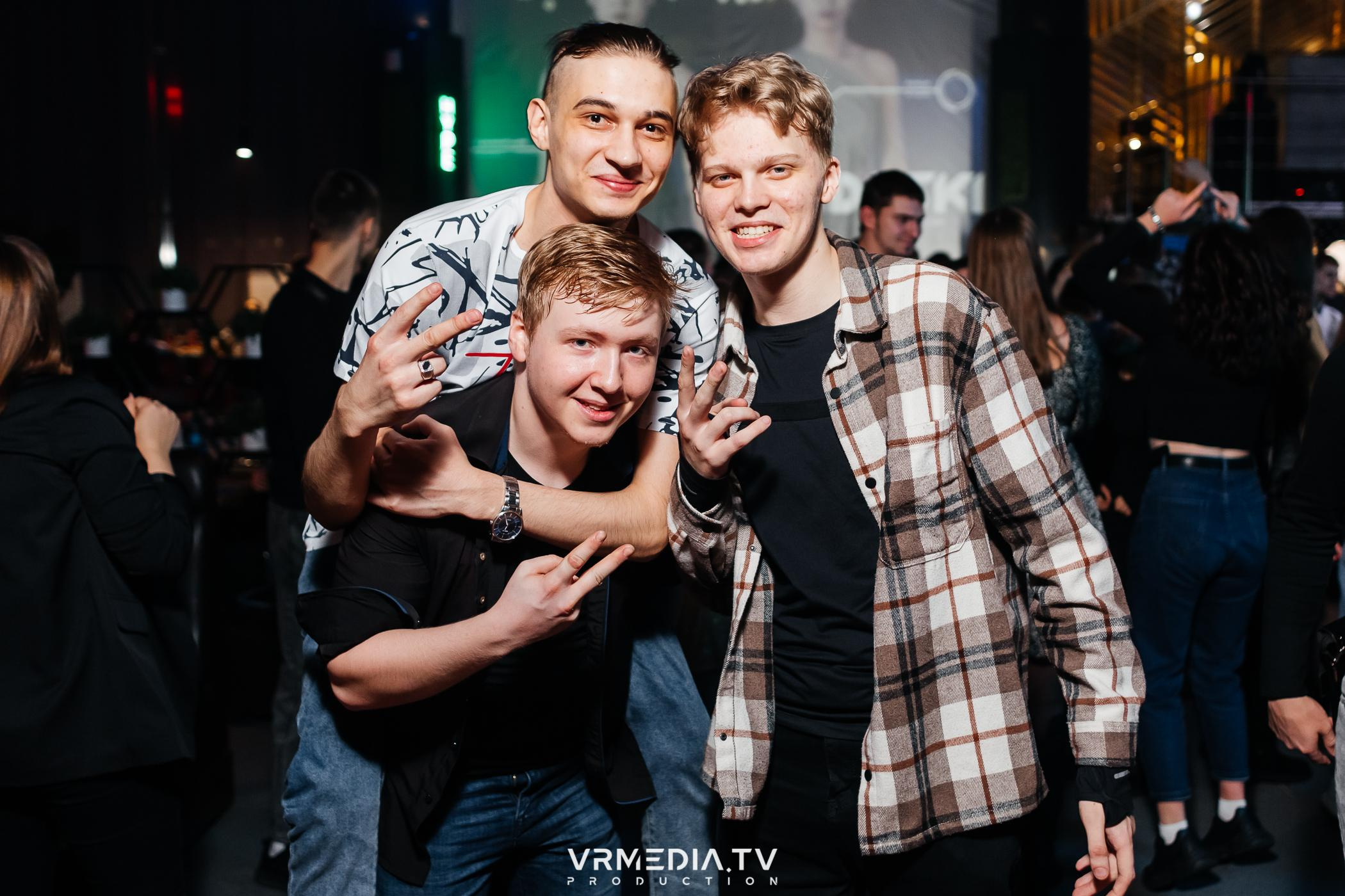 Выходные в баре «DOSKI»