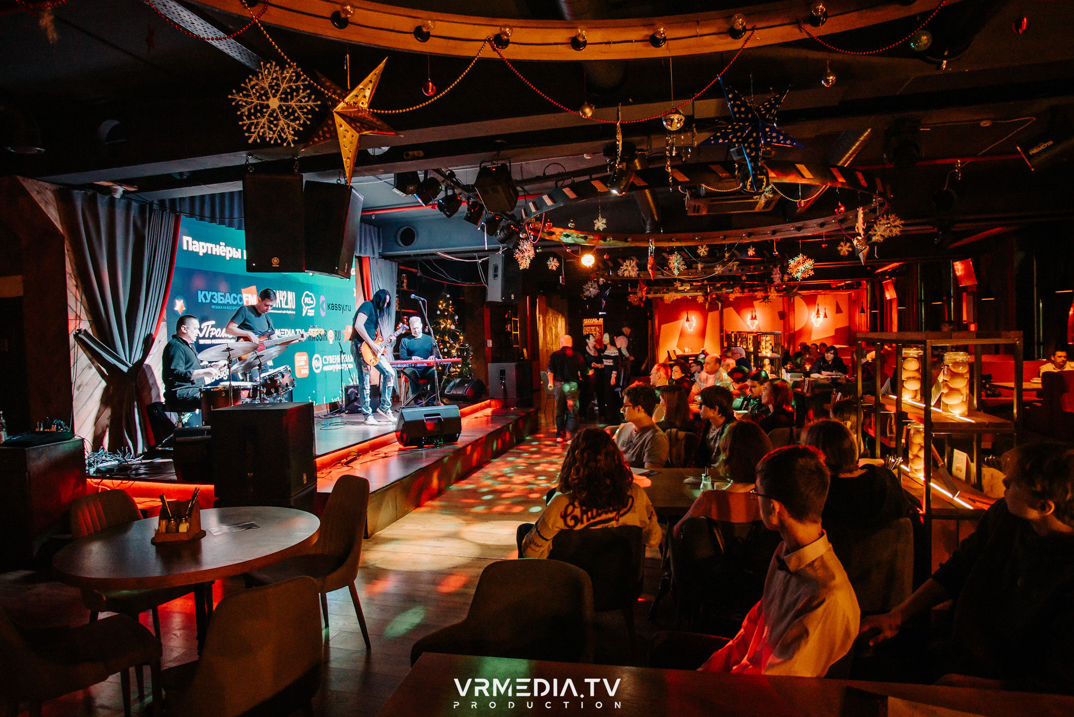 Джазовая среда: Collini Blues Balls (Новосибирск)