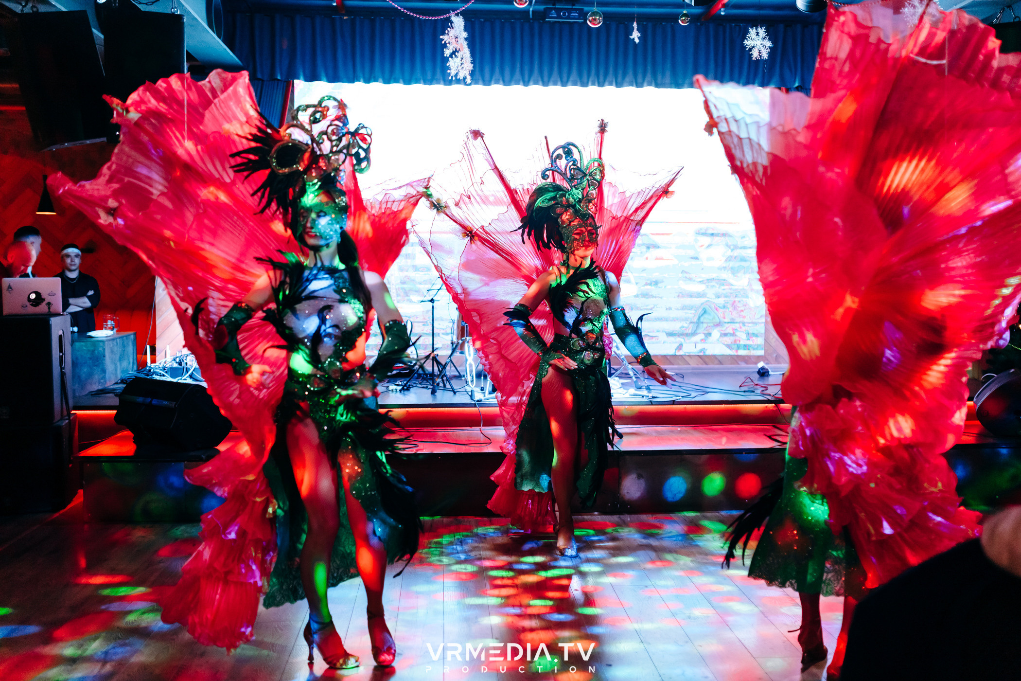 Жаркий новогодний корпоратив в гриль-баре «Жара»