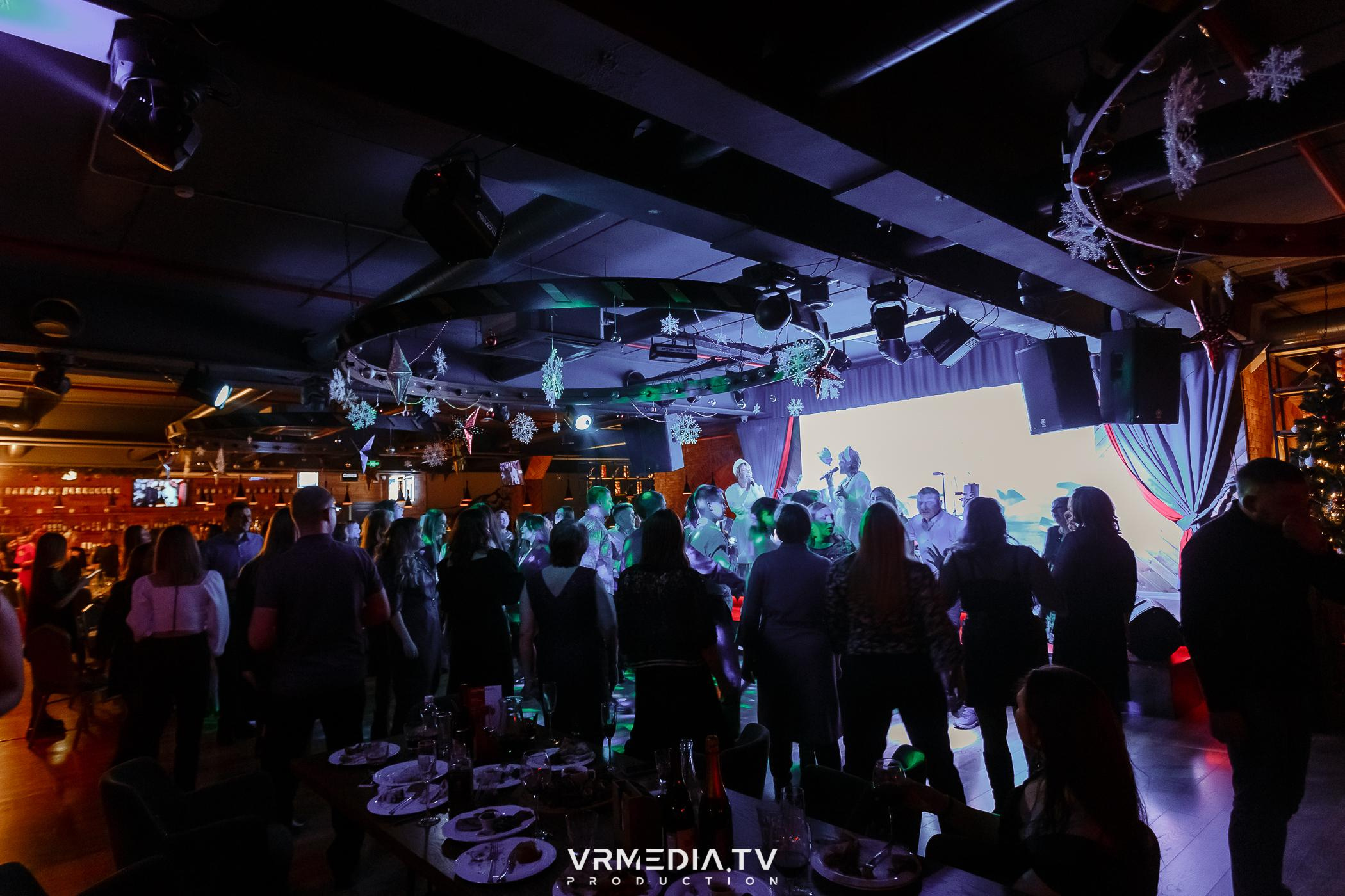 Жаркий новогодний корпоратив в гриль-баре «Жара»