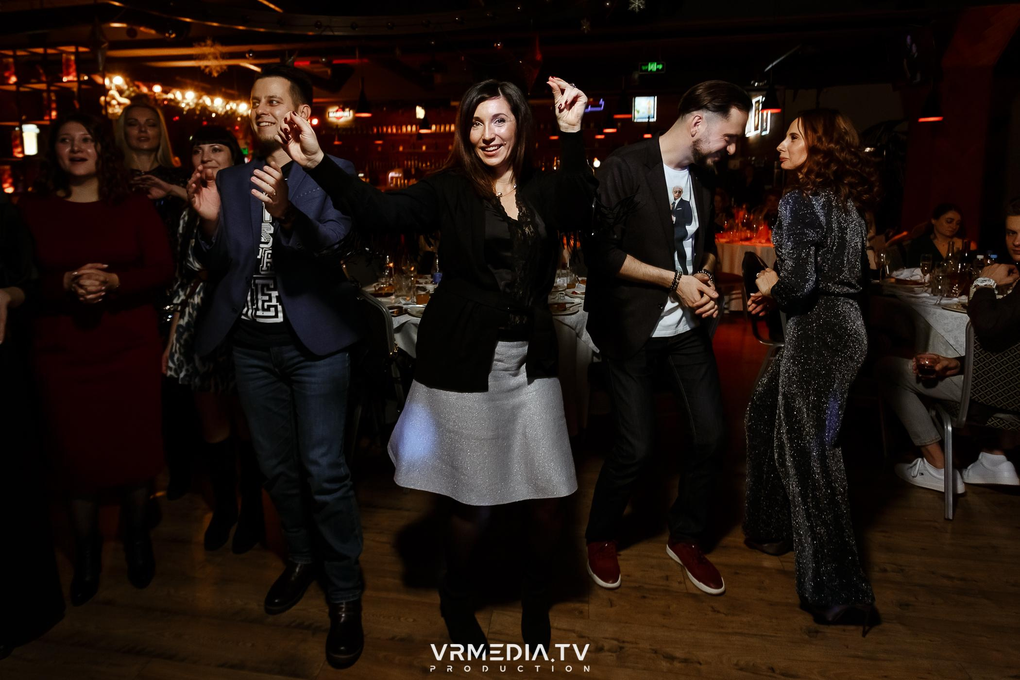 Жаркий новогодний корпоратив в гриль-баре «Жара»