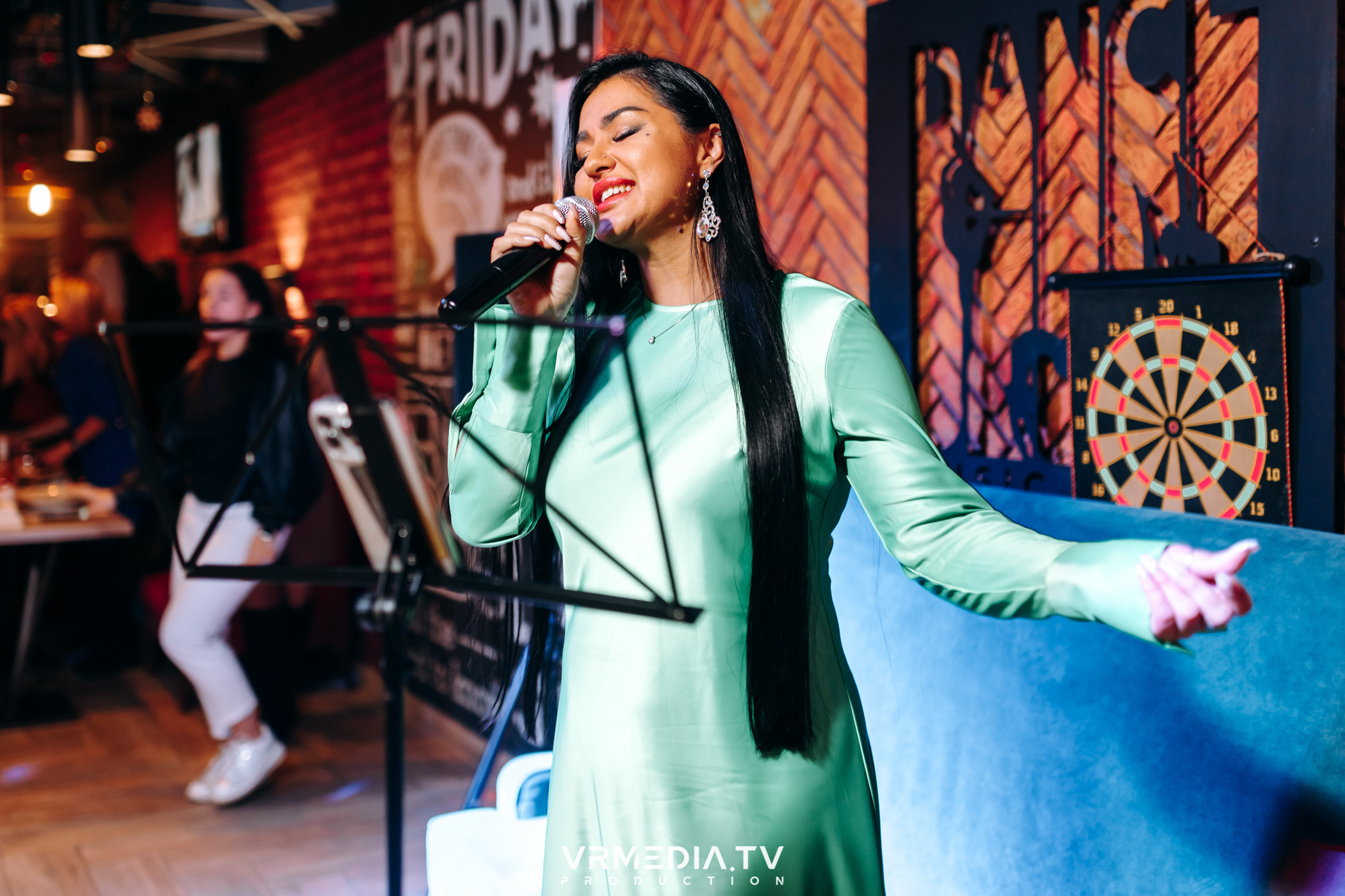 Новогодний вечер в ресторане «Friday»