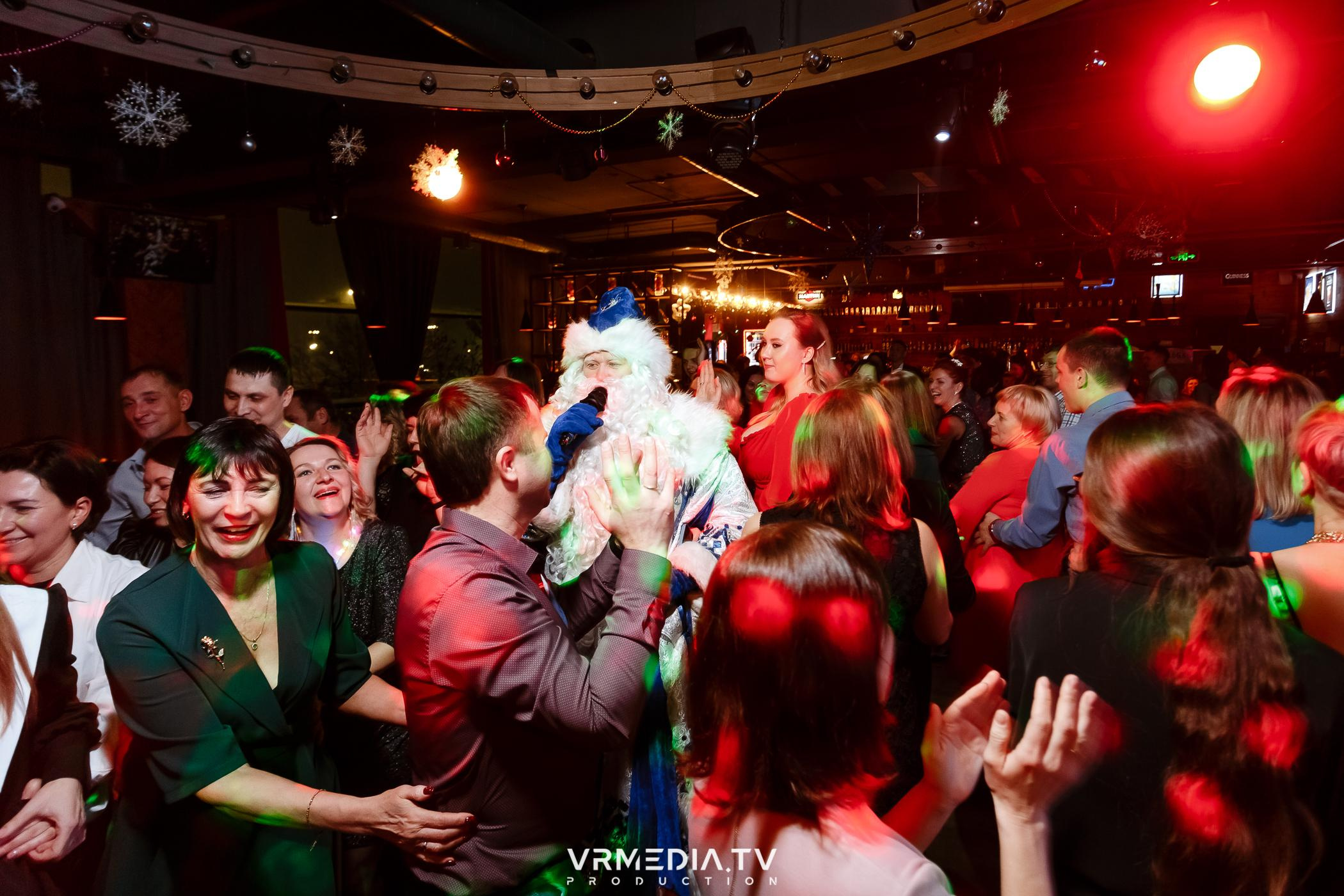 Жаркий новогодний корпоратив в гриль-баре «Жара»