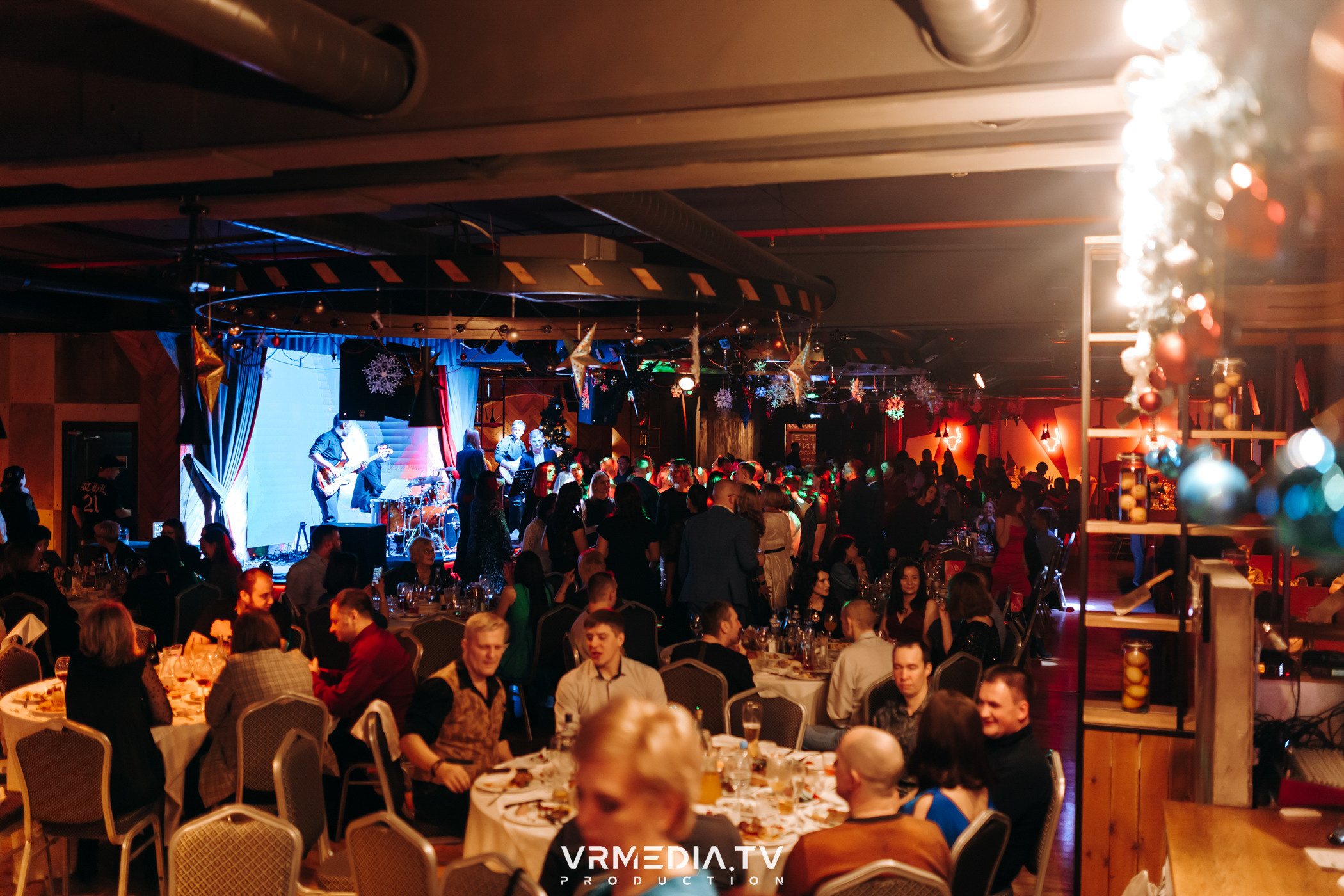 Жаркий новогодний корпоратив в гриль-баре «Жара»