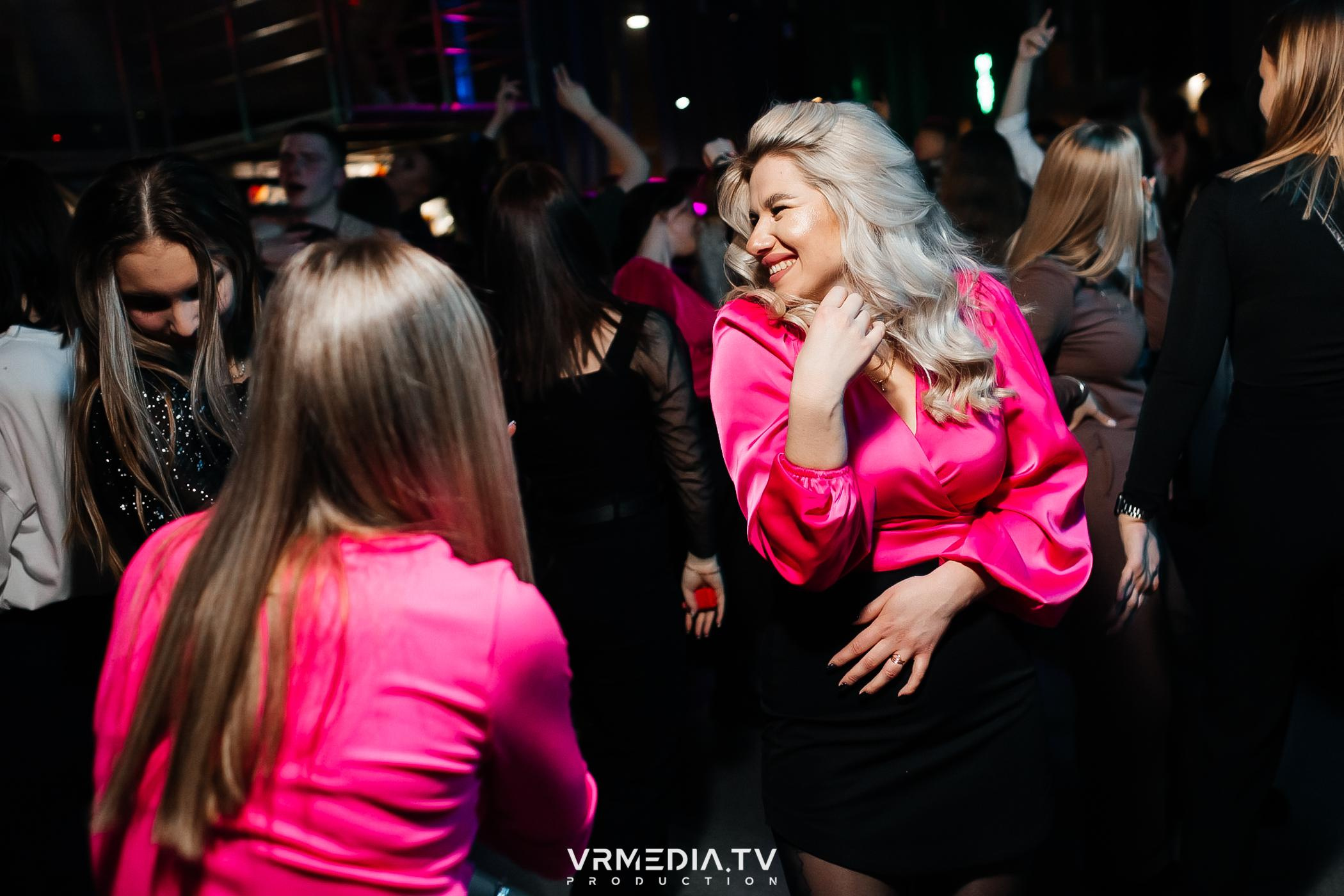 Выходные в баре «DOSKI»