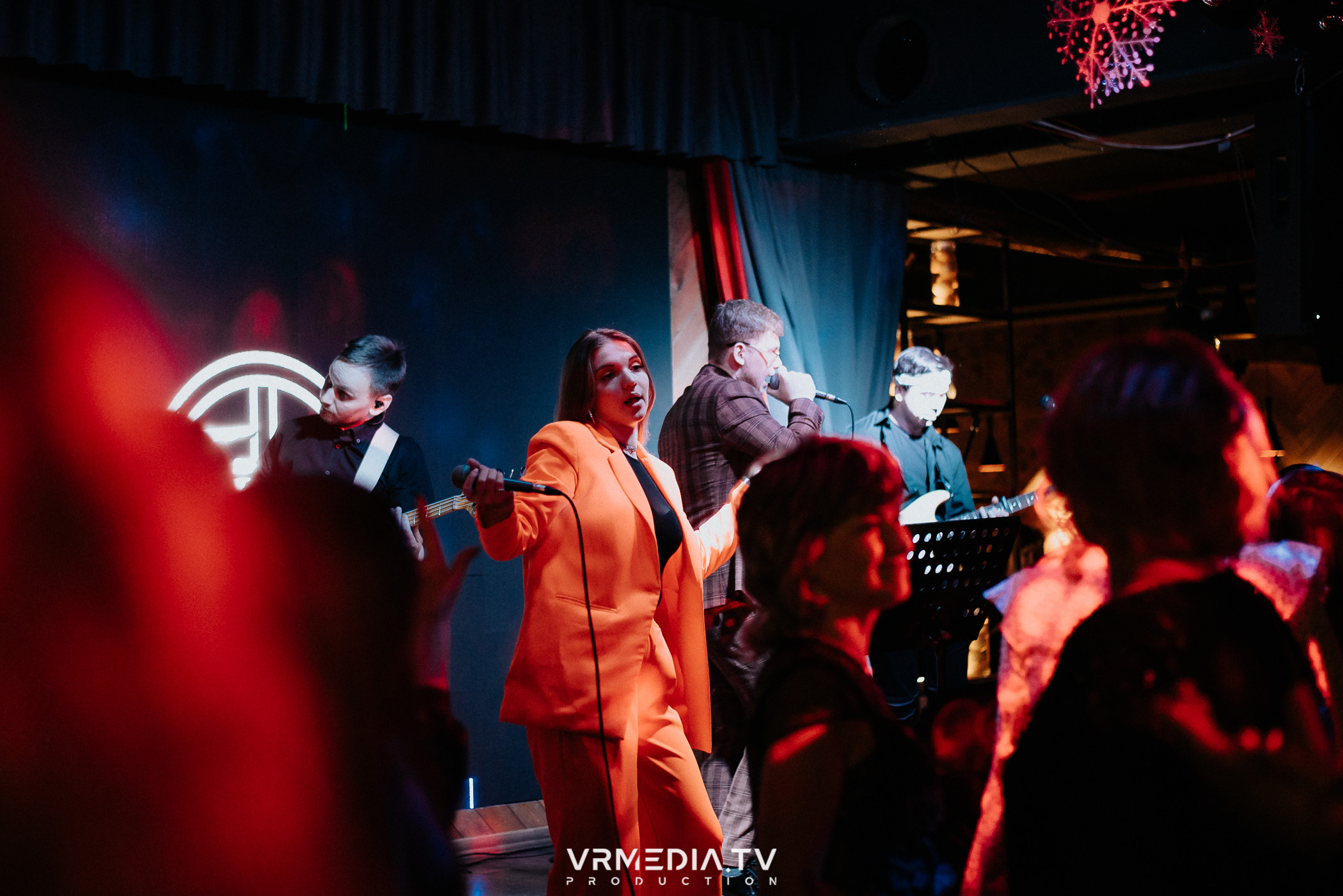 Жаркий новогодний корпоратив в гриль-баре «Жара»