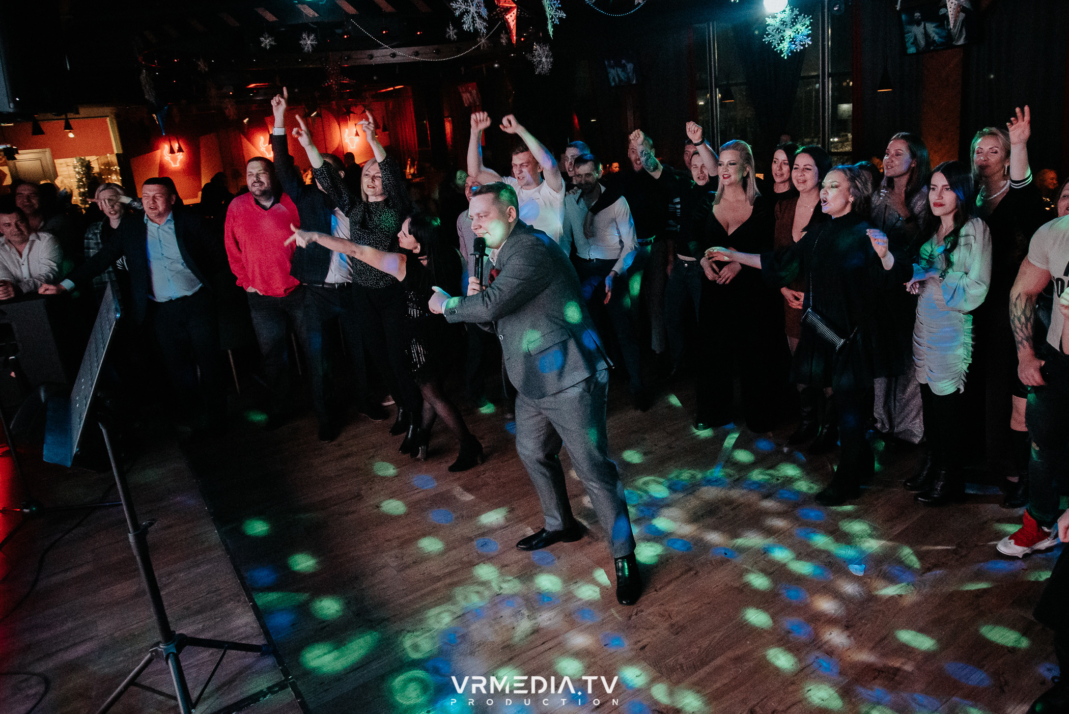 Жаркий новогодний корпоратив в гриль-баре «Жара»