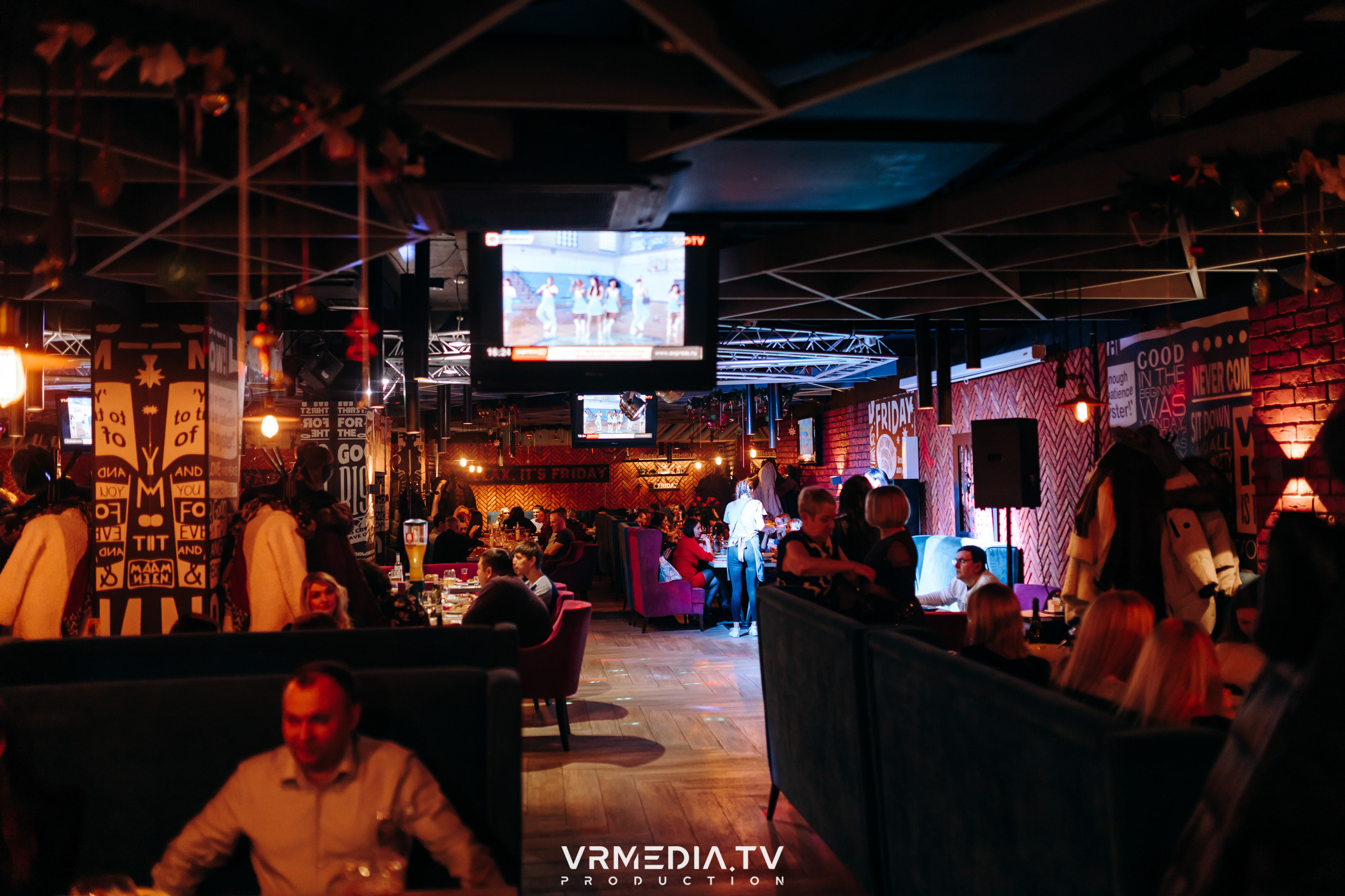 Новогодний вечер в ресторане «Friday»