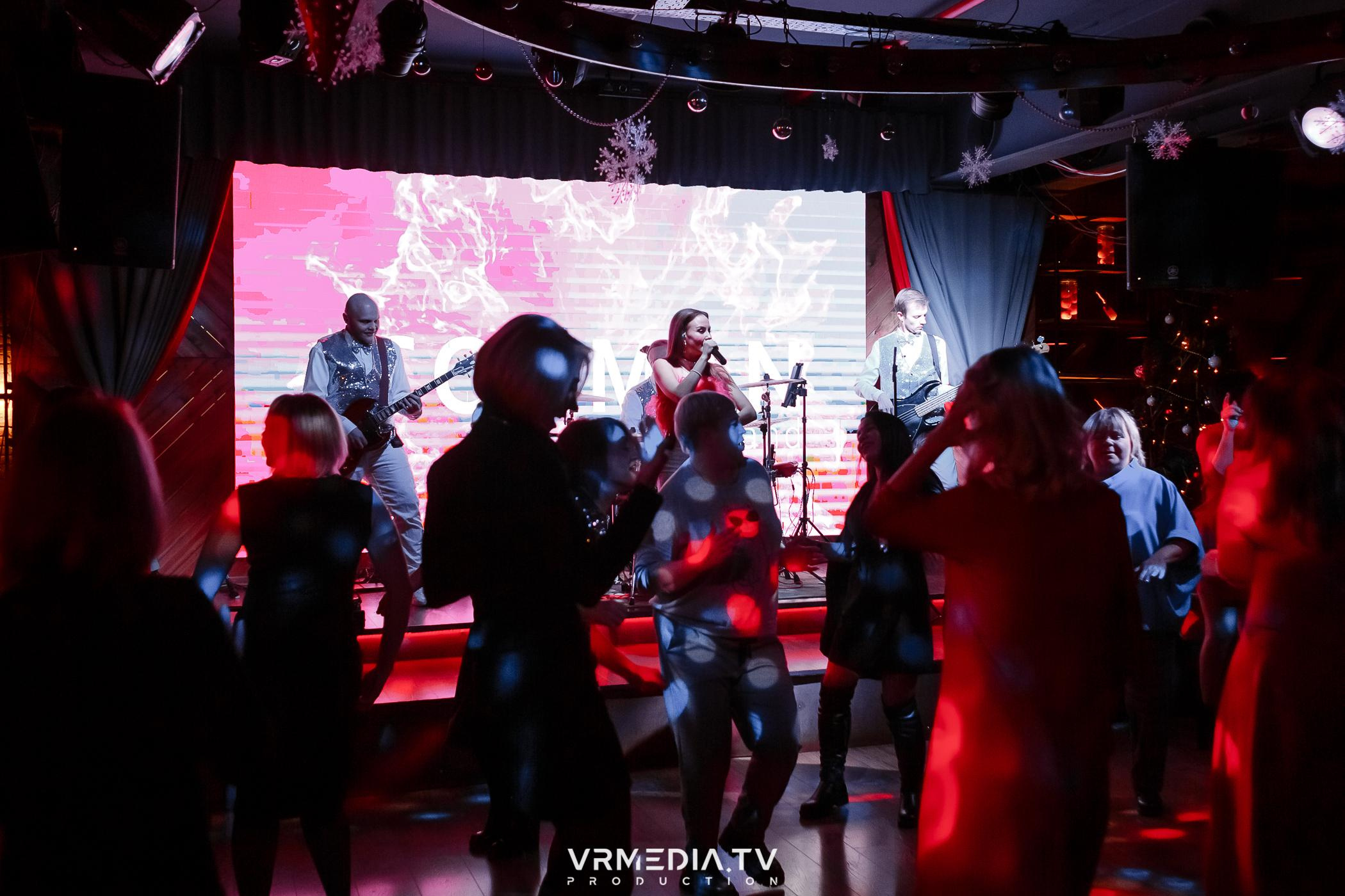 Жаркий новогодний корпоратив в гриль-баре «Жара»