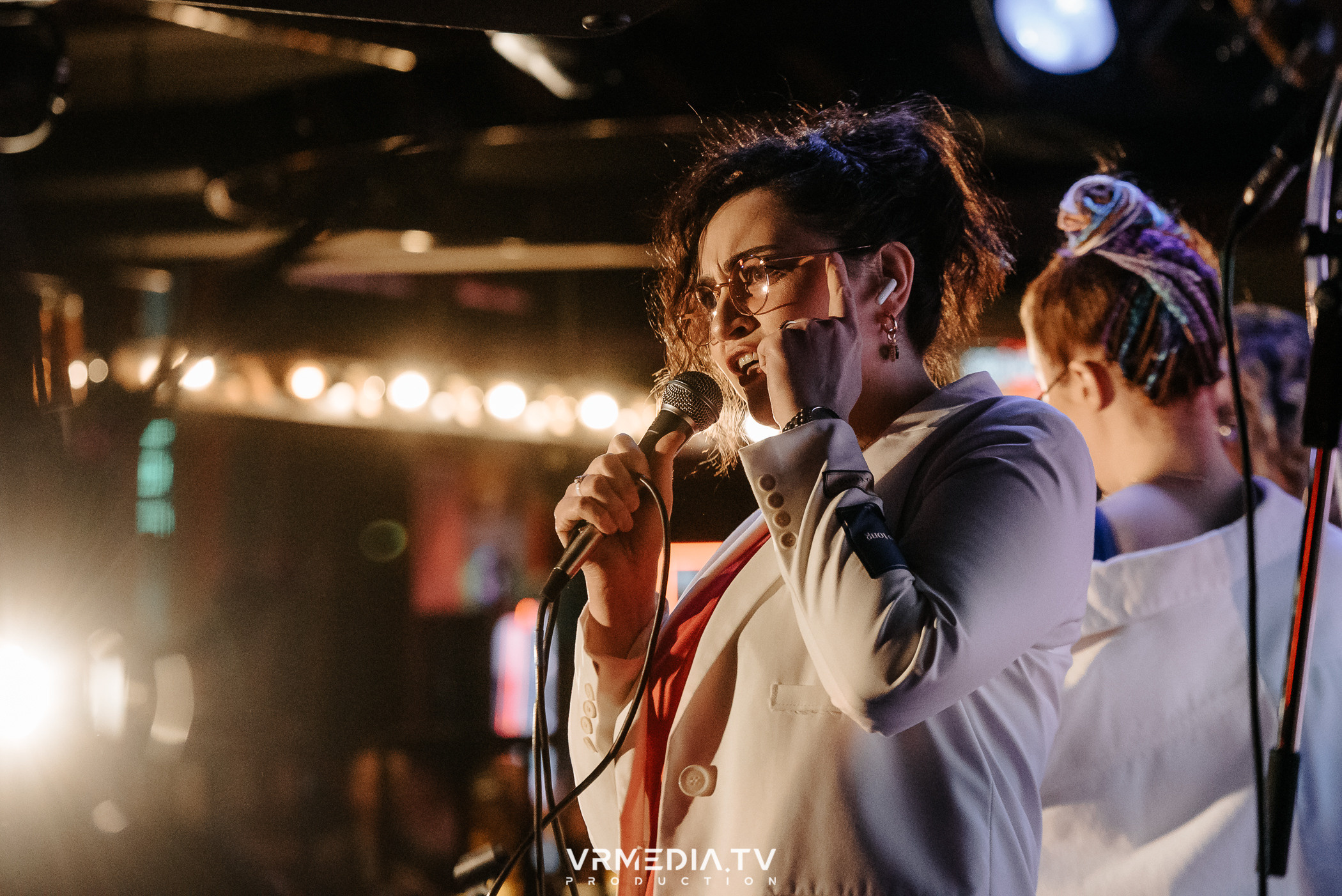 Джазовая среда: BBQueen: Переменная облачность