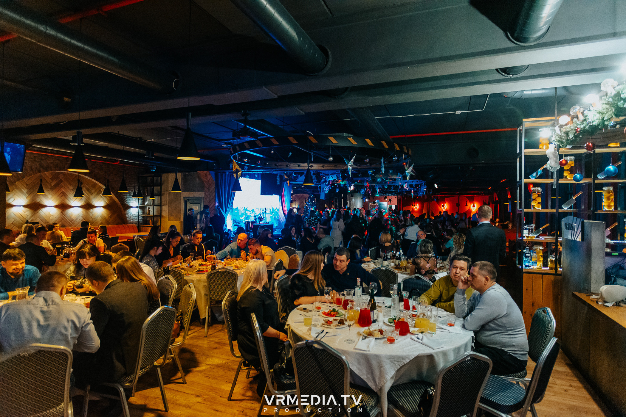 Жаркий новогодний корпоратив в гриль-баре «Жара»