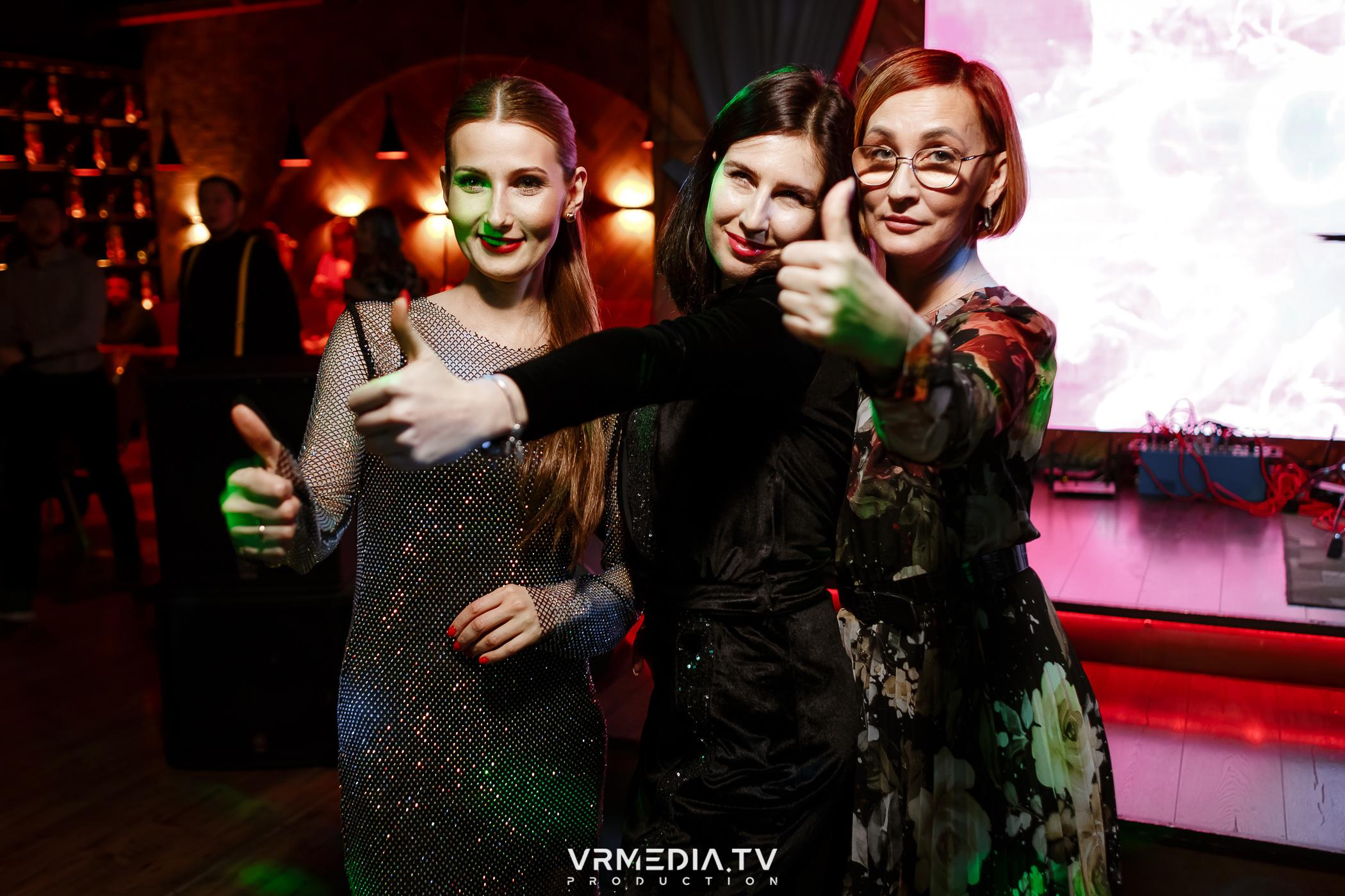 Жаркий новогодний корпоратив в гриль-баре «Жара»