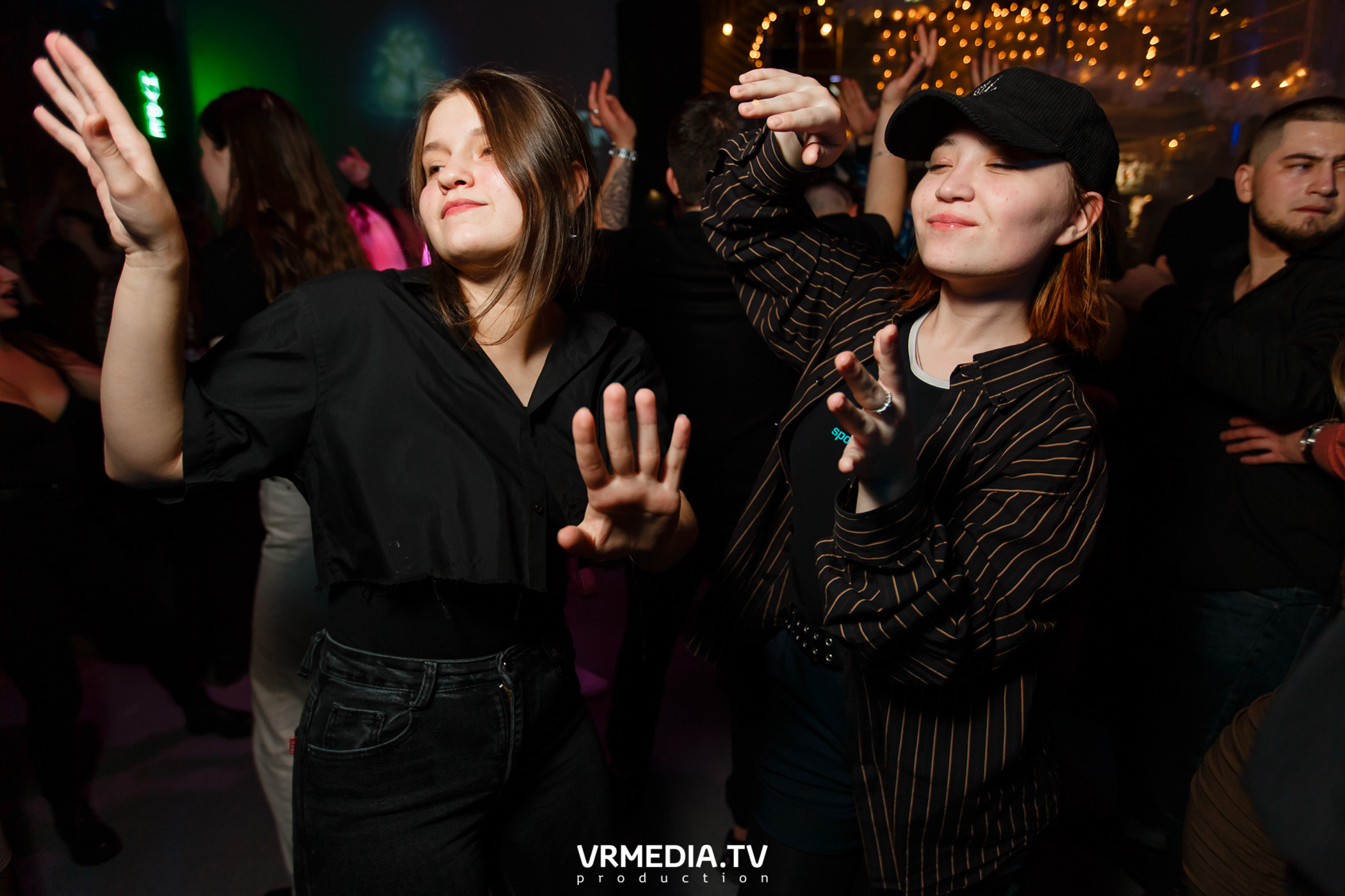 Выходные в баре «DOSKI»