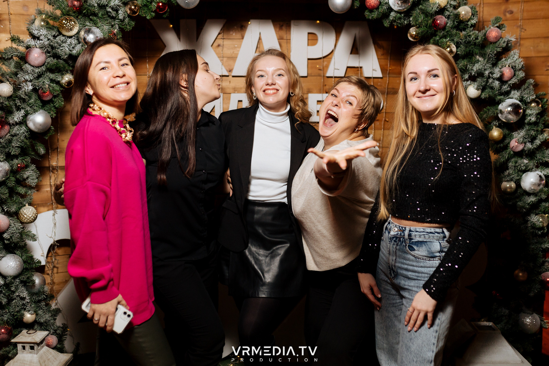 Жаркий новогодний корпоратив в гриль-баре «Жара»